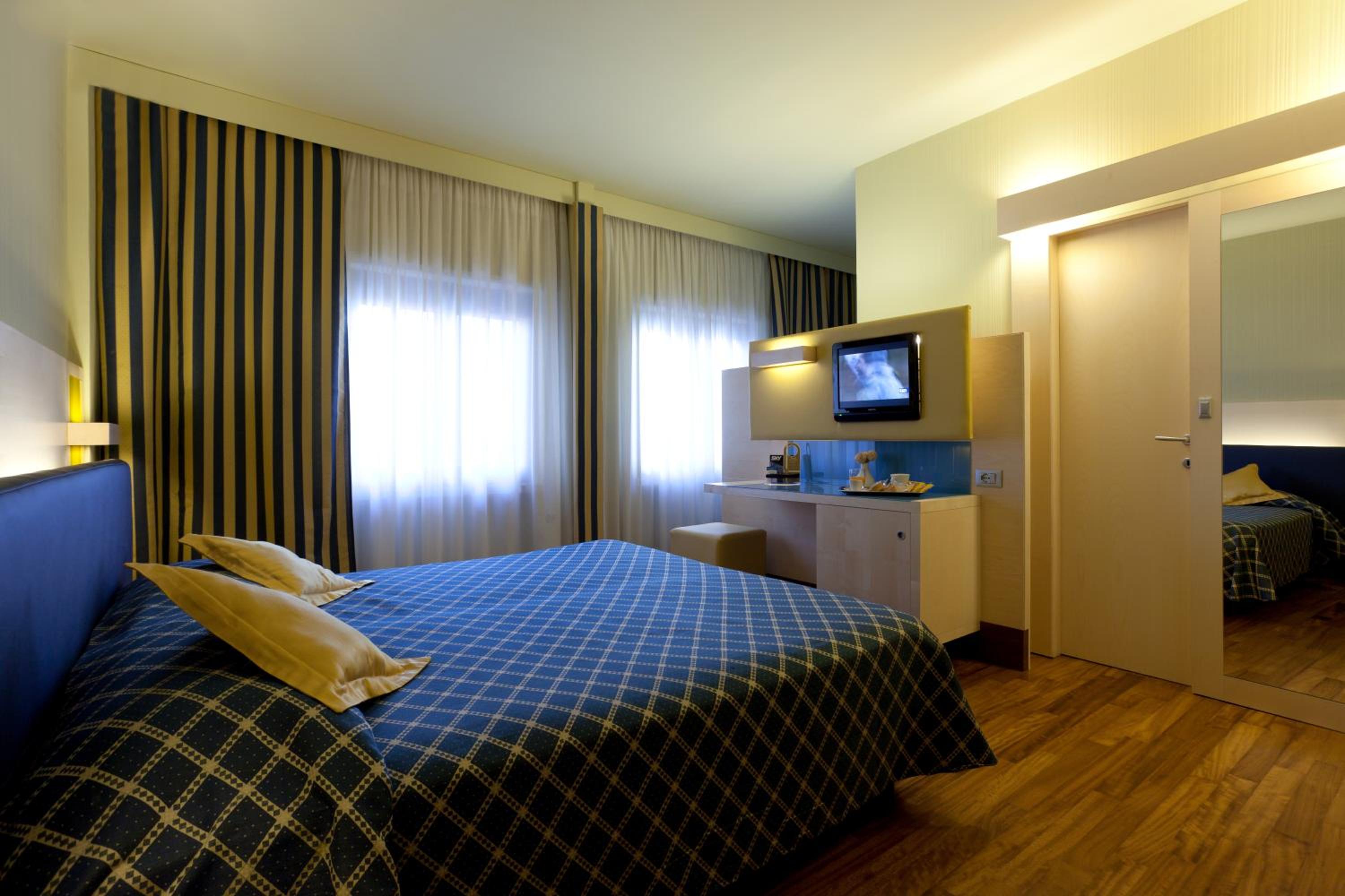 Double or Twin Room - Photo 5
