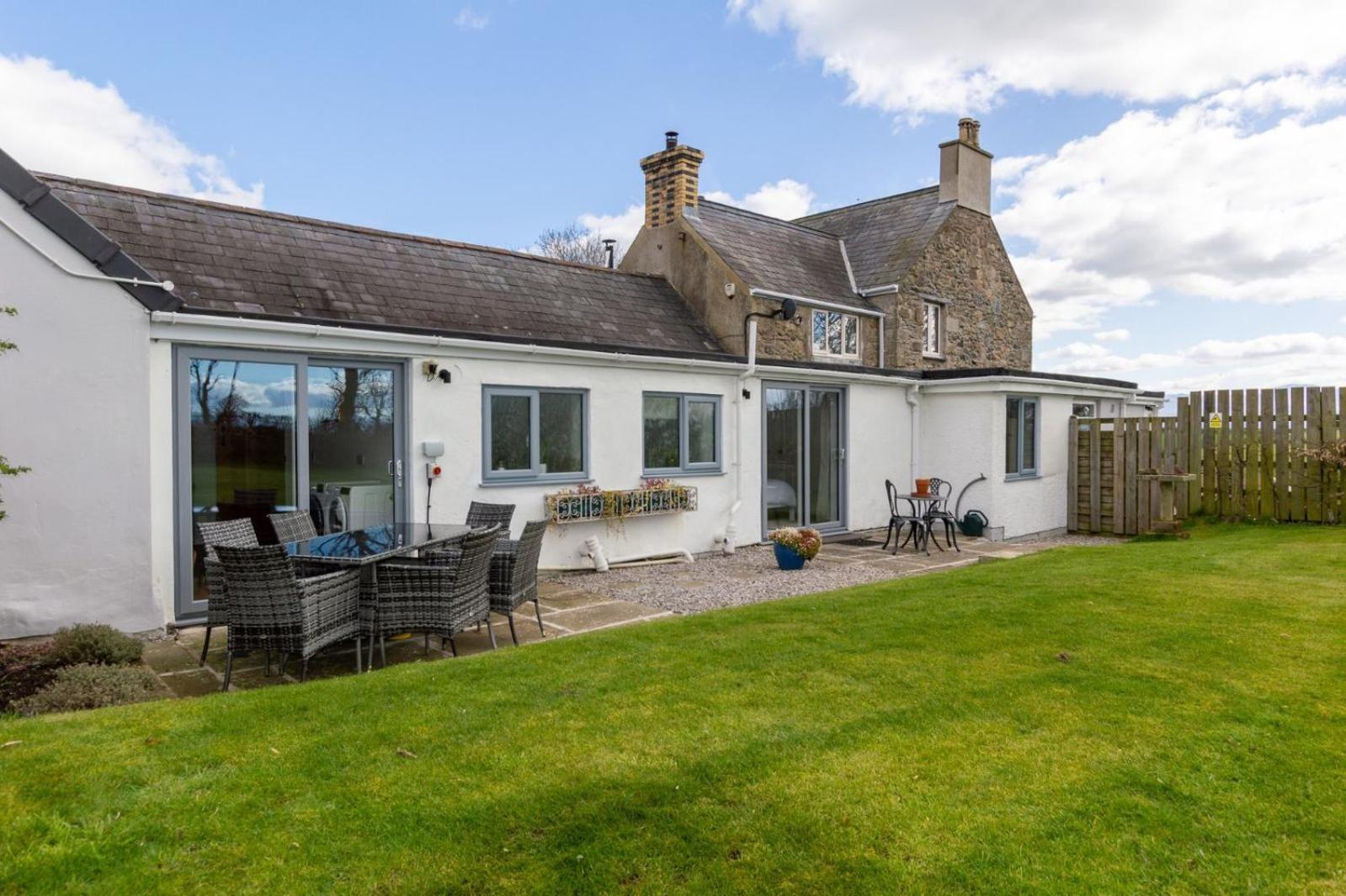 Three-Bedroom Cottage photo 2