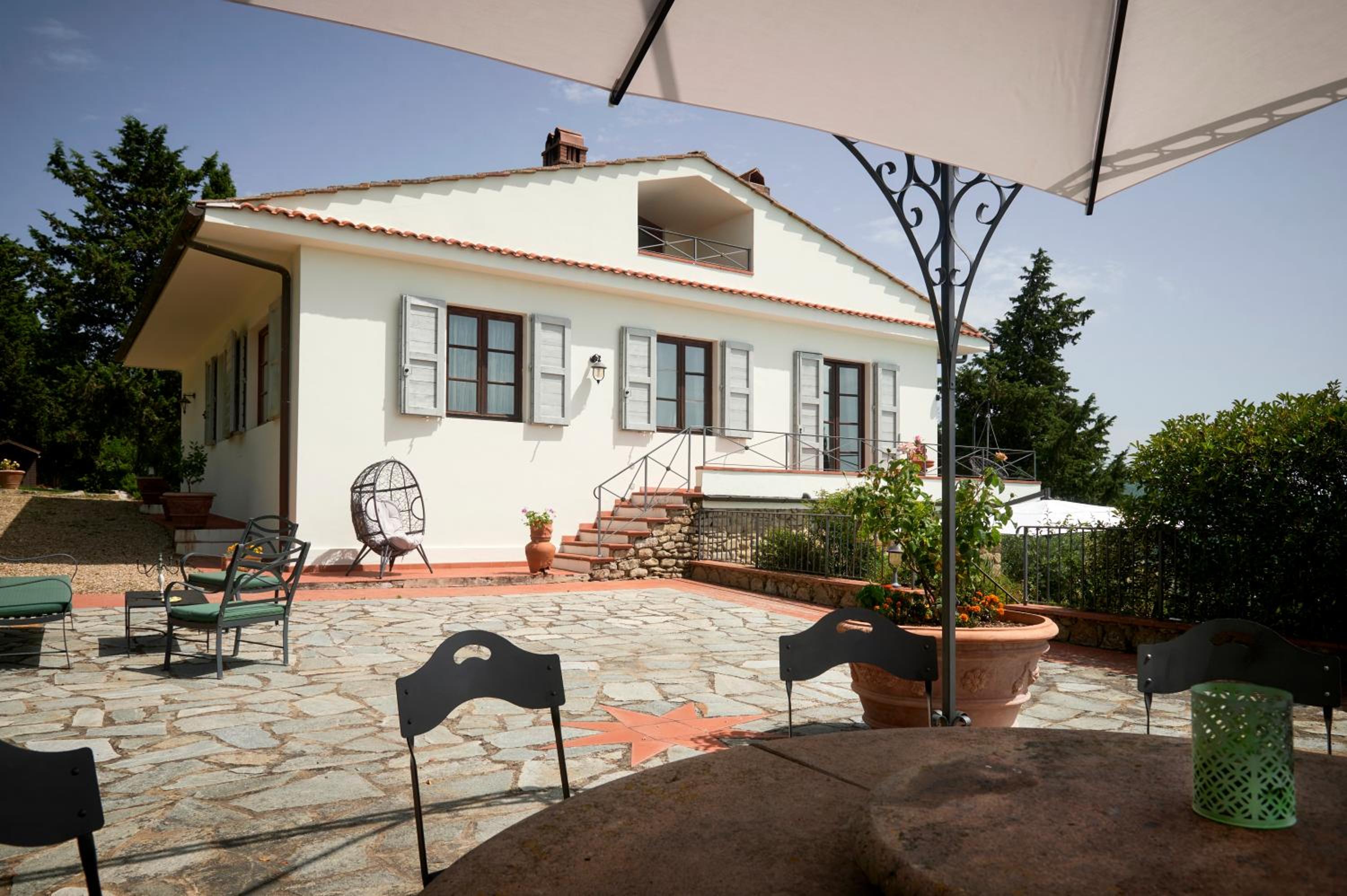Villa photo 2