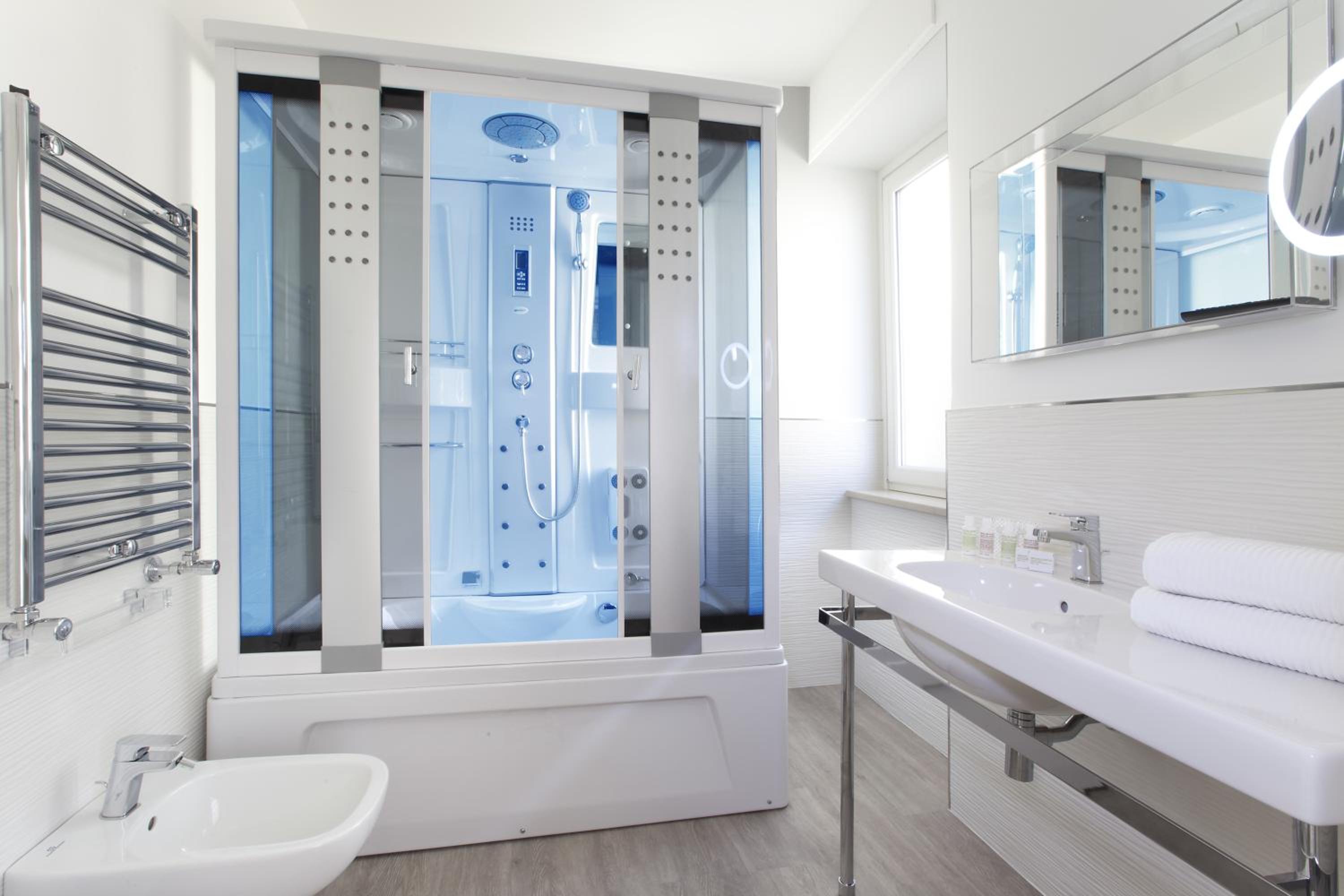King Room with Spa Bath photo 3