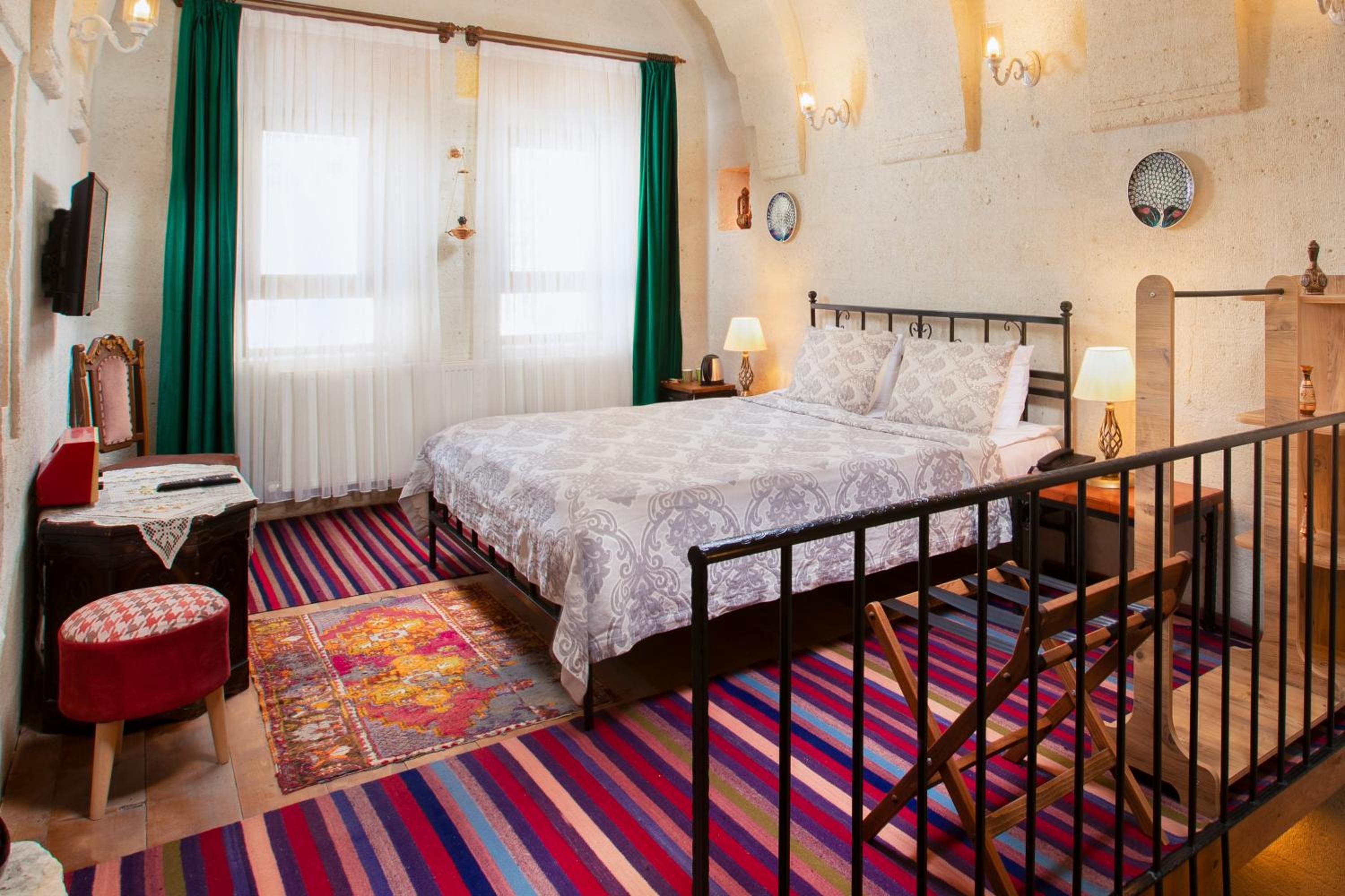 Deluxe Queen Room - Photo 1