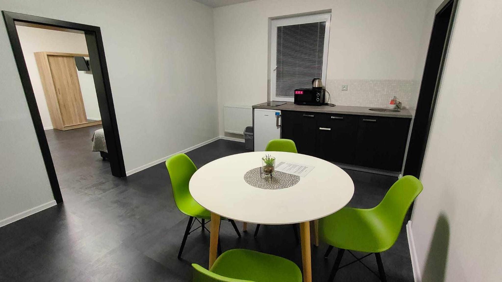 One-Bedroom Apartment - Photo 3