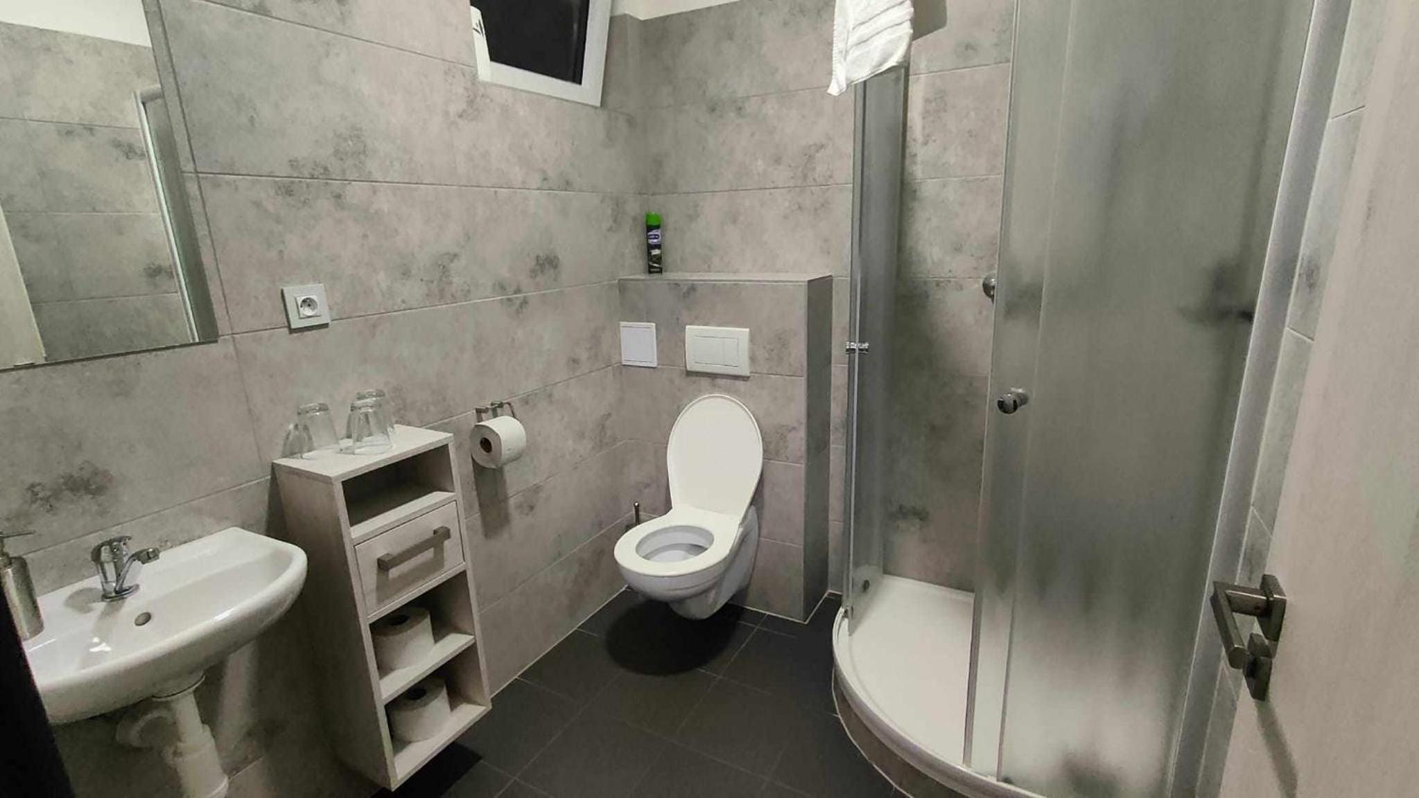 One-Bedroom Apartment - Photo 4