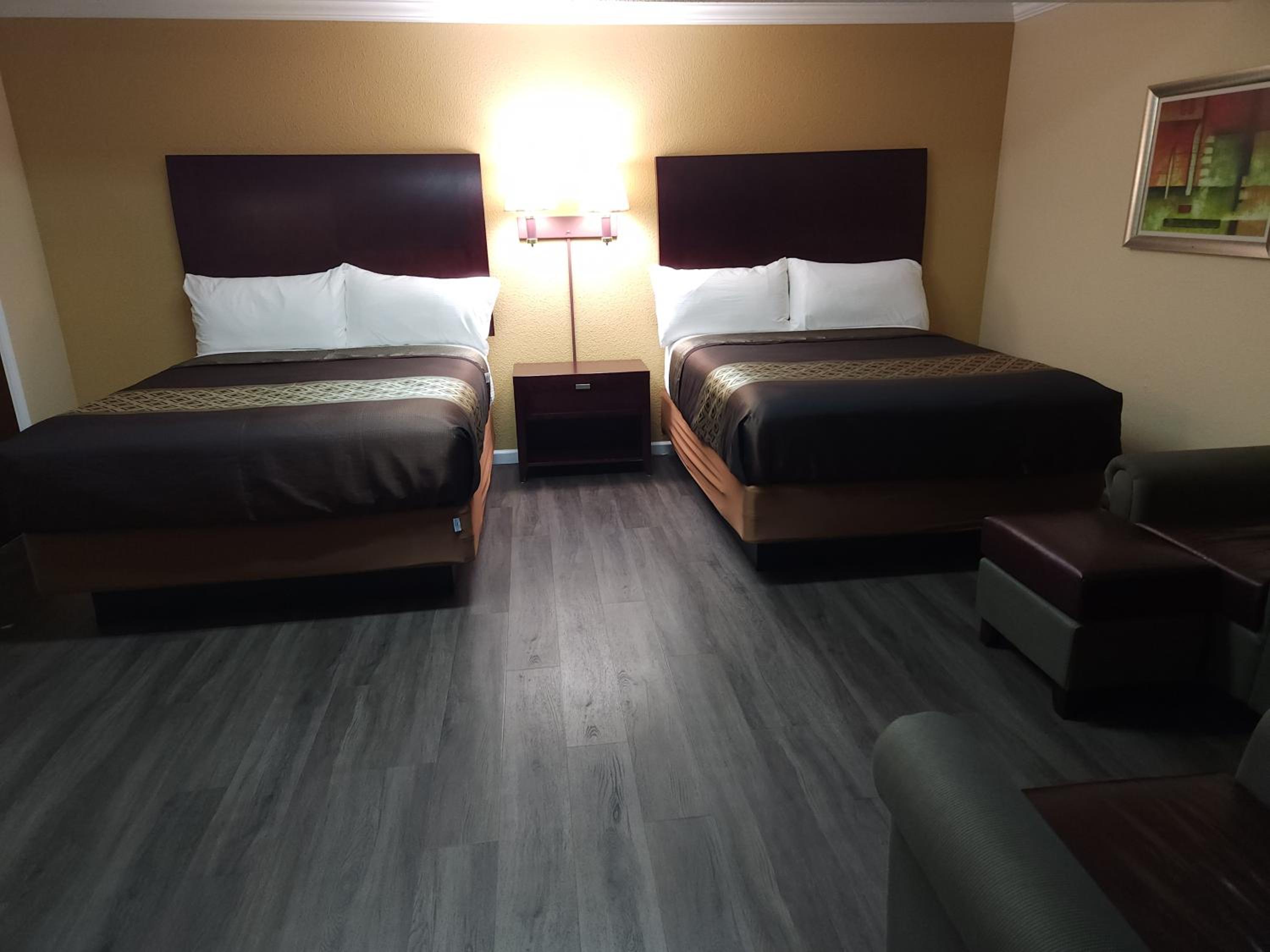 Queen Room with Two Queen Beds - Non-Smoking photo 1