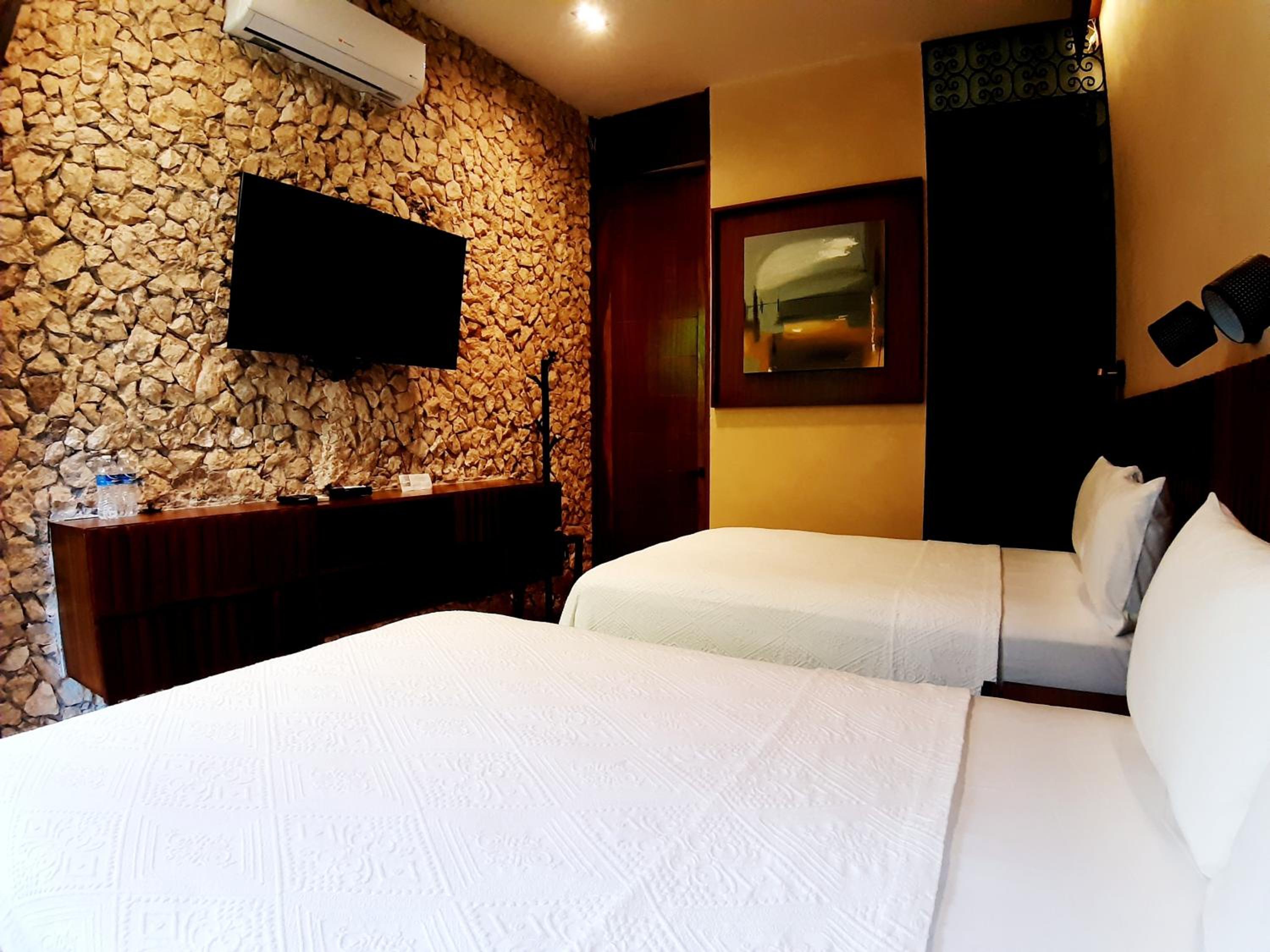 Standard Queen Room With Two Queen Beds photo 1