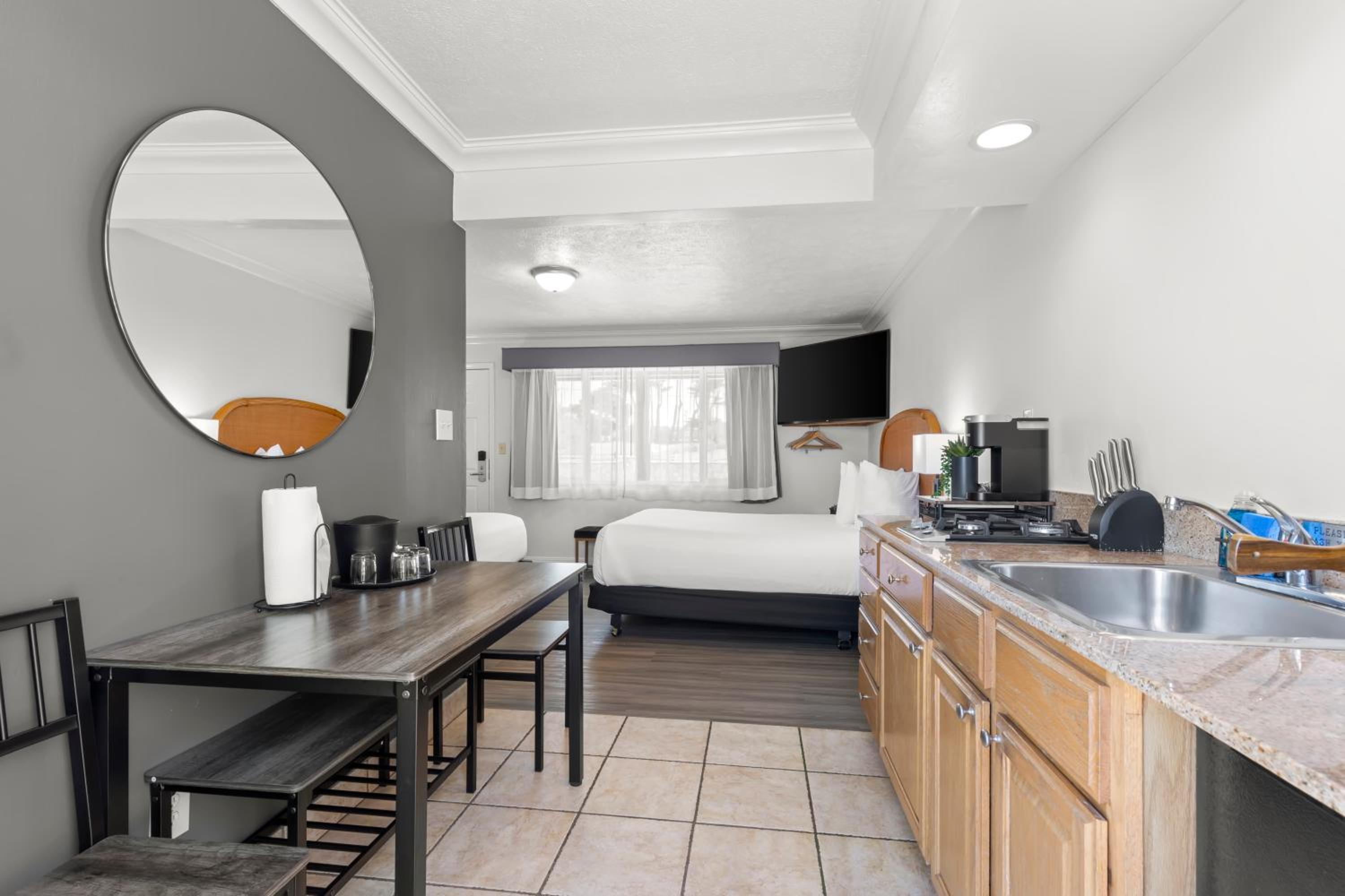 Kitchenette Room with Ocean View - (Pet Friendly)
