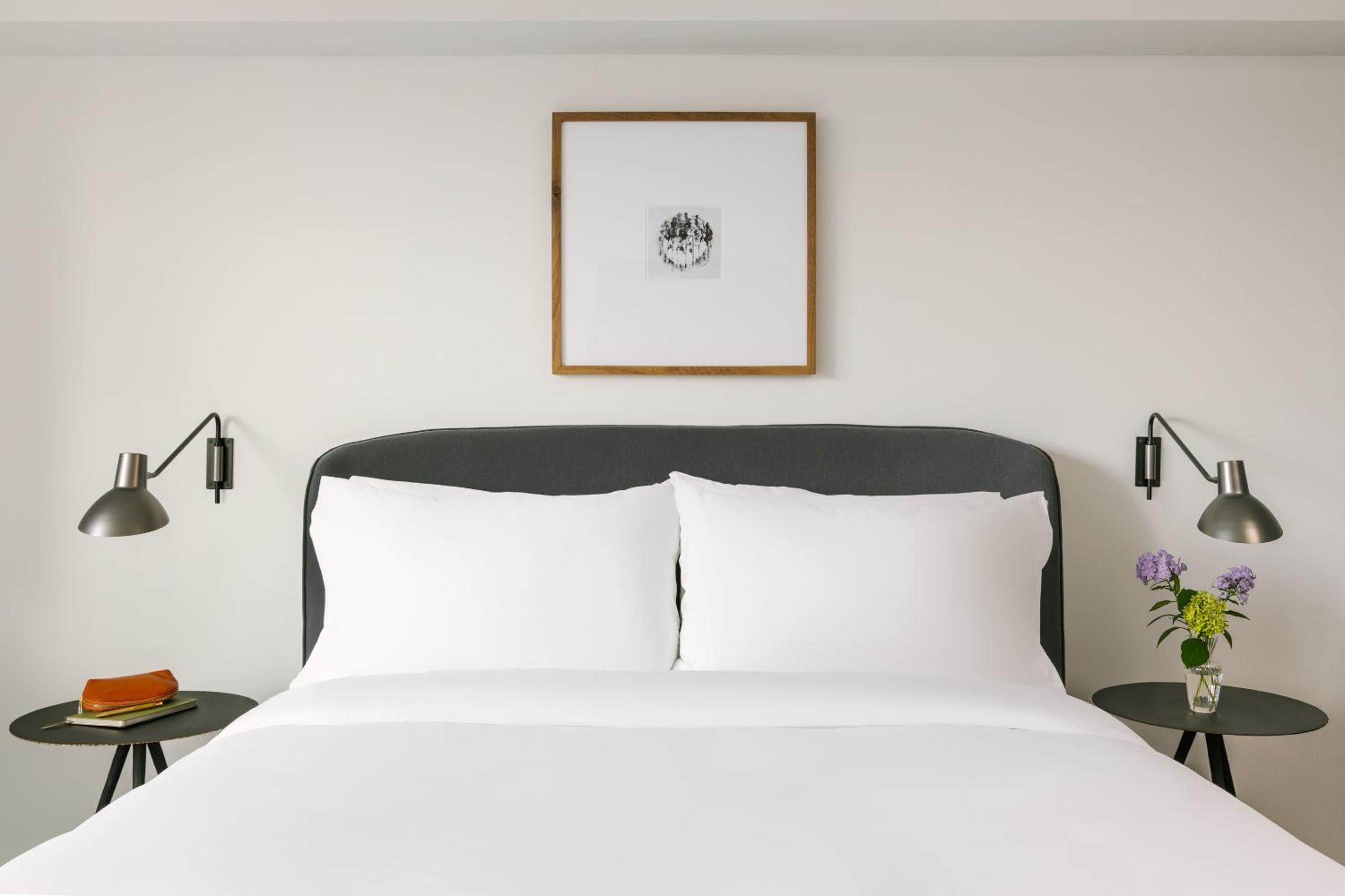 Studio Apartment With Queen Bed photo 2