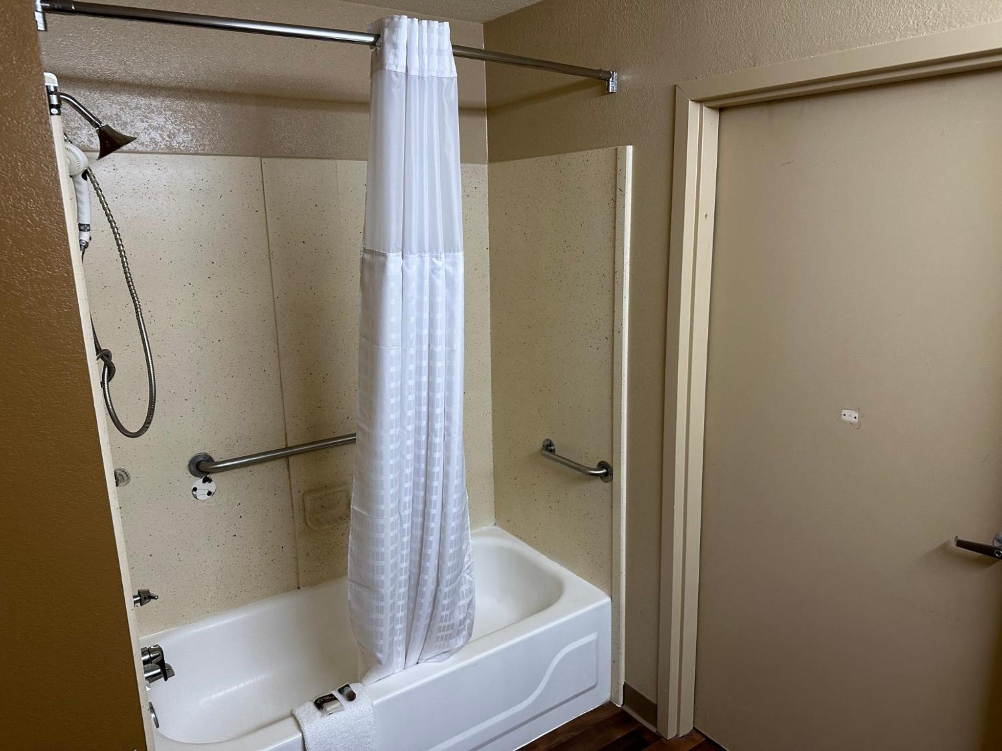 Studio King Room Disability Access Non-Smoking - Photo 6