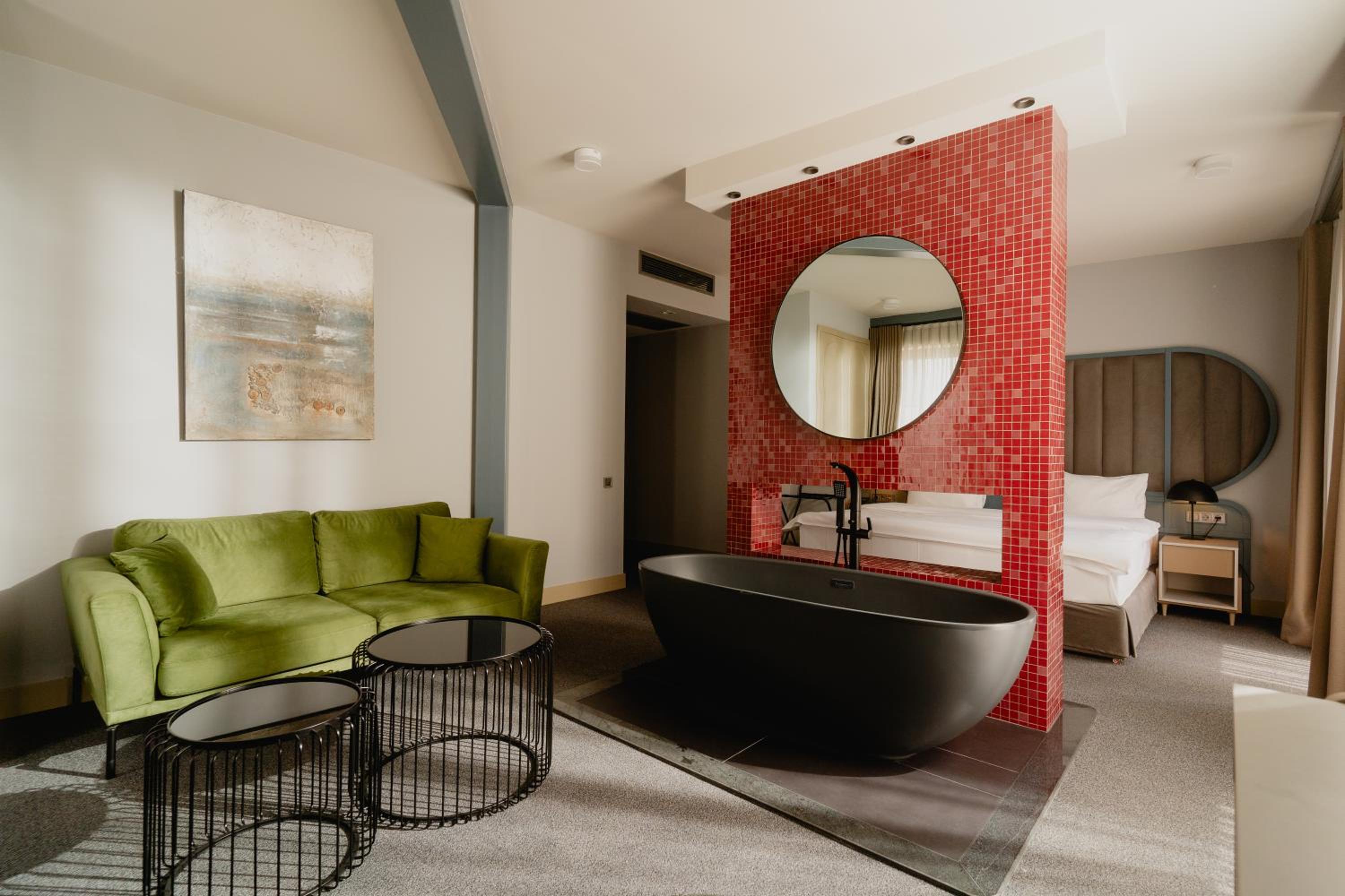 Executive Suite - Photo 2