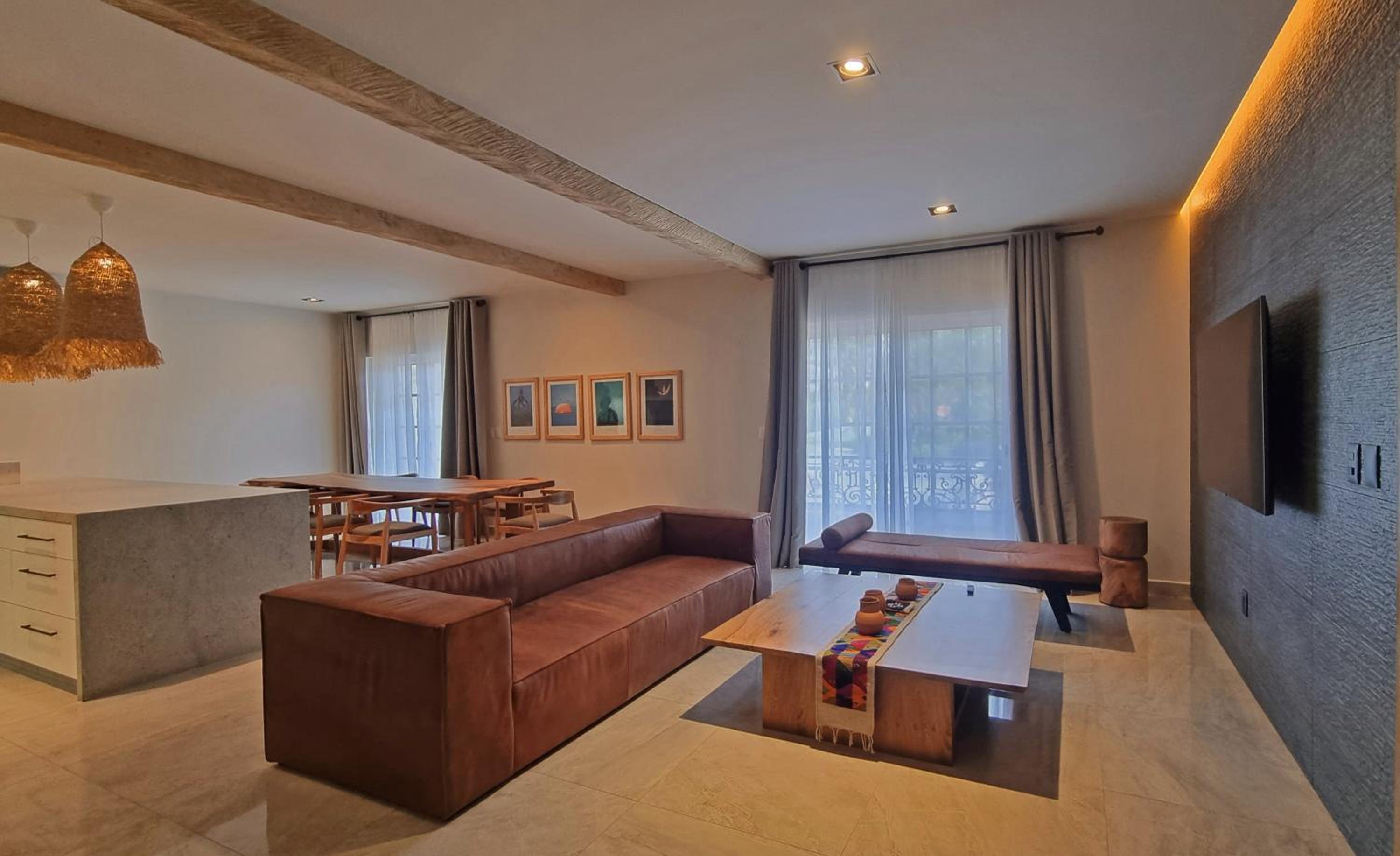 One-Bedroom Apartment photo 1