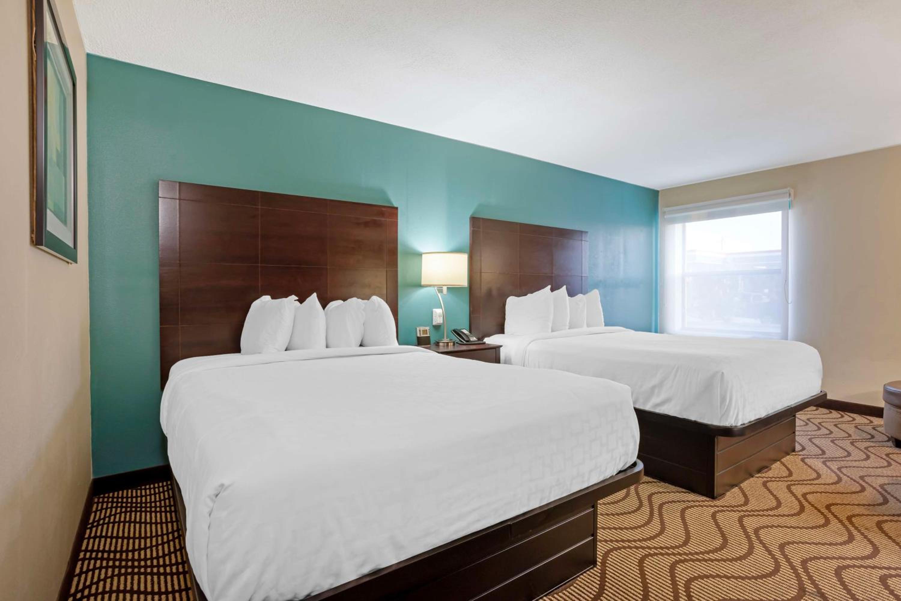 Queen Room with Two Queen Beds - Non-Smoking - Photo 1