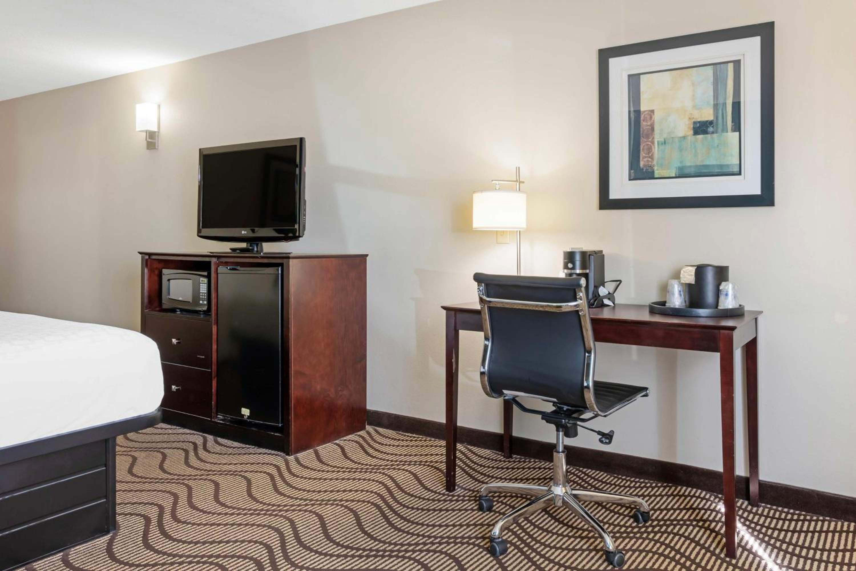King Room with Bath Tub - Disability Access/Non-Smoking  - Photo 1