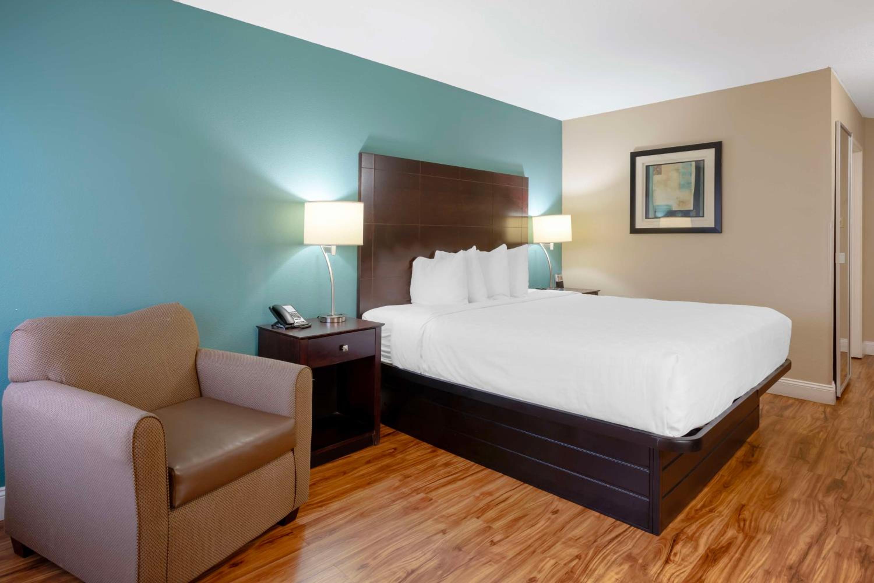 King Room - Pet Friendly/Non-Smoking - Photo 1