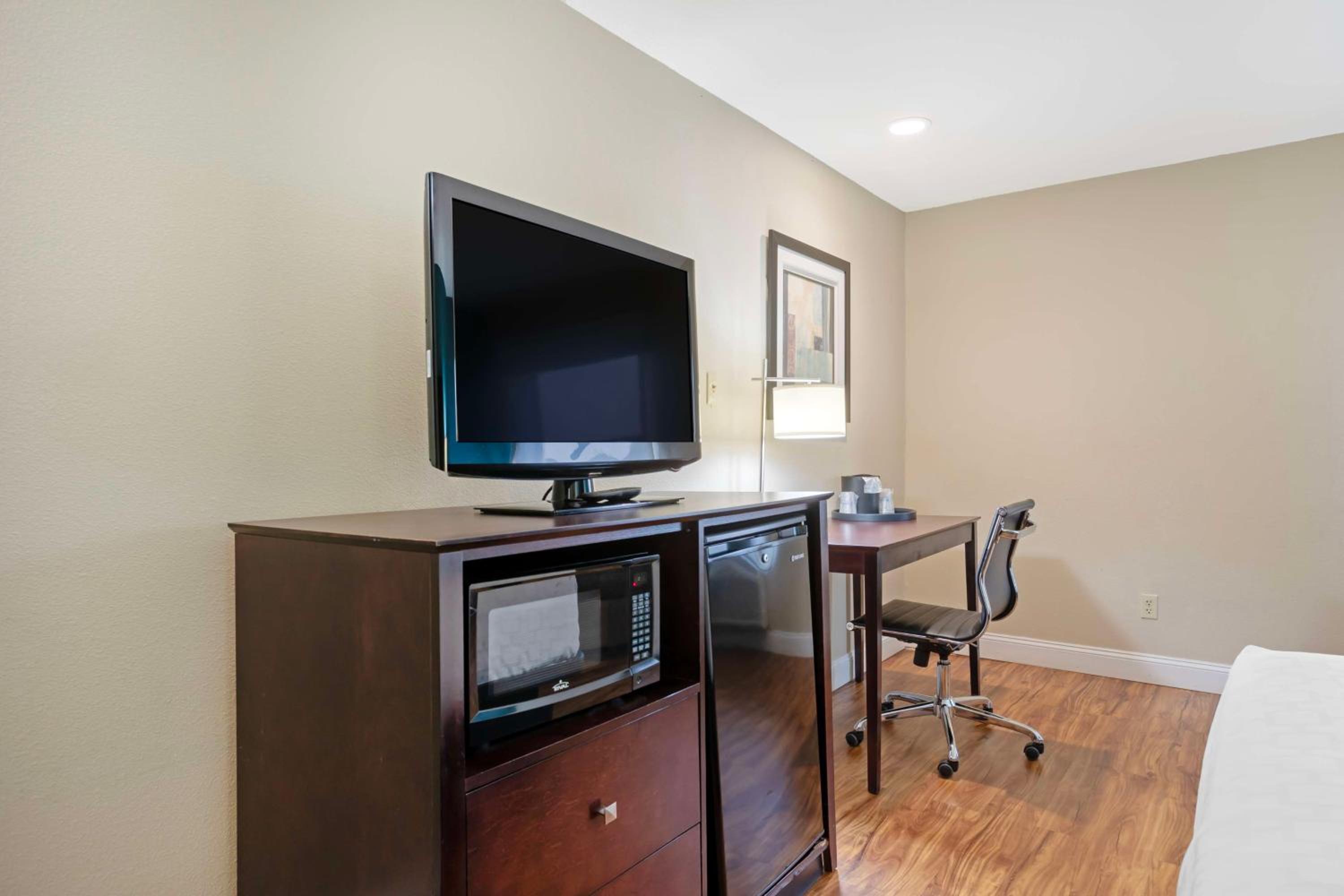 King Room - Pet Friendly/Non-Smoking - Photo 3