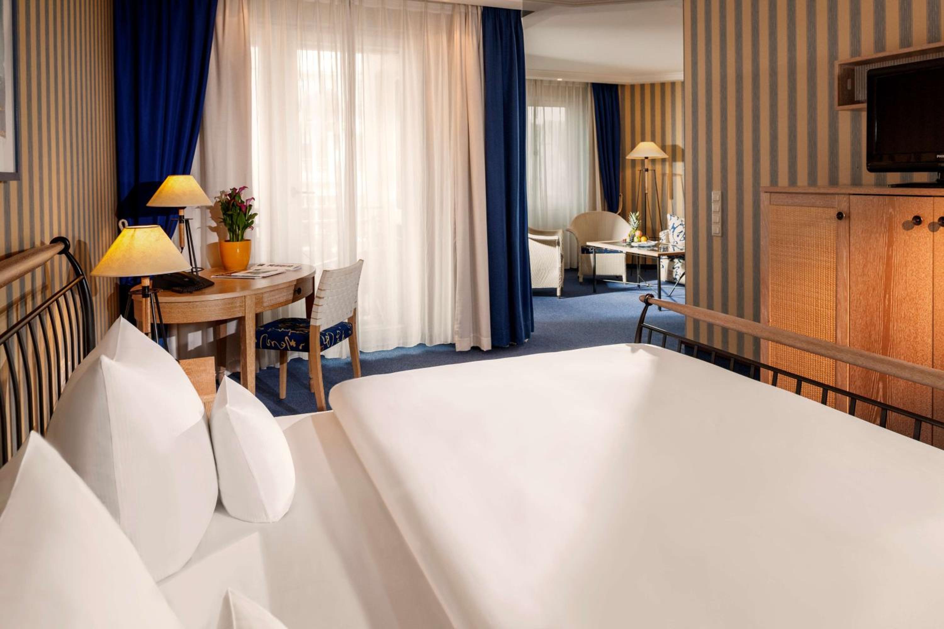 Comfort Room - Photo 1