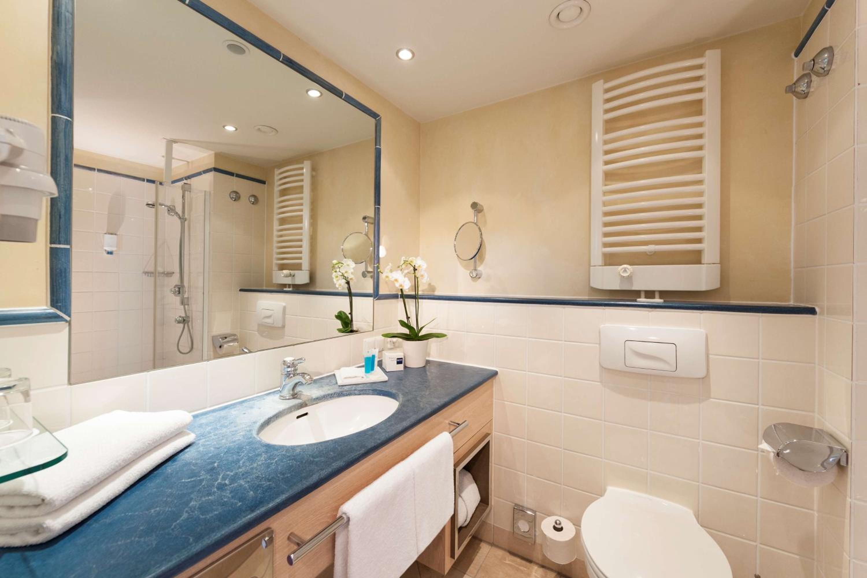 Comfort Suite - Land Side photo 3
