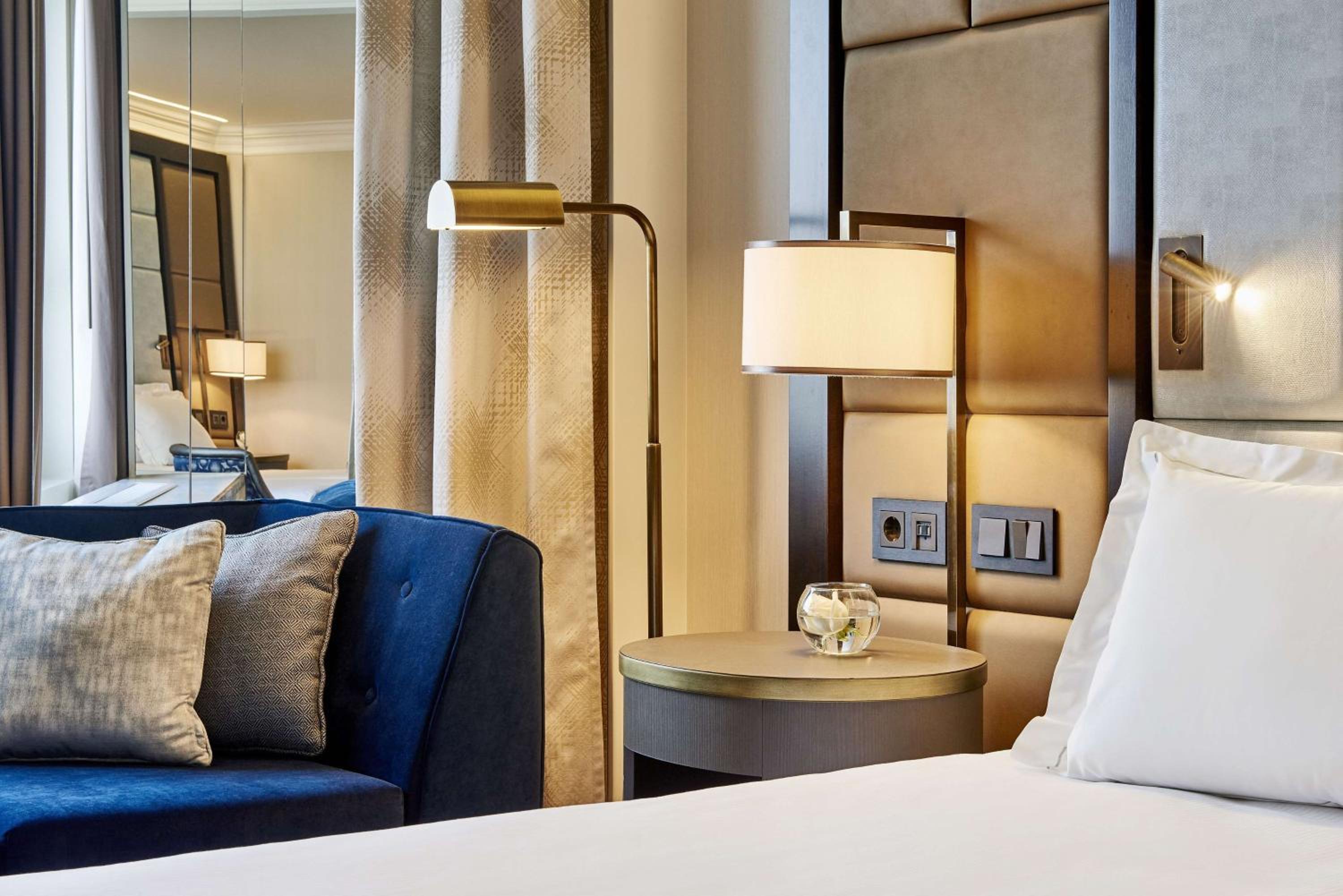 Twin Guest Room with Courtyard View - Photo 1