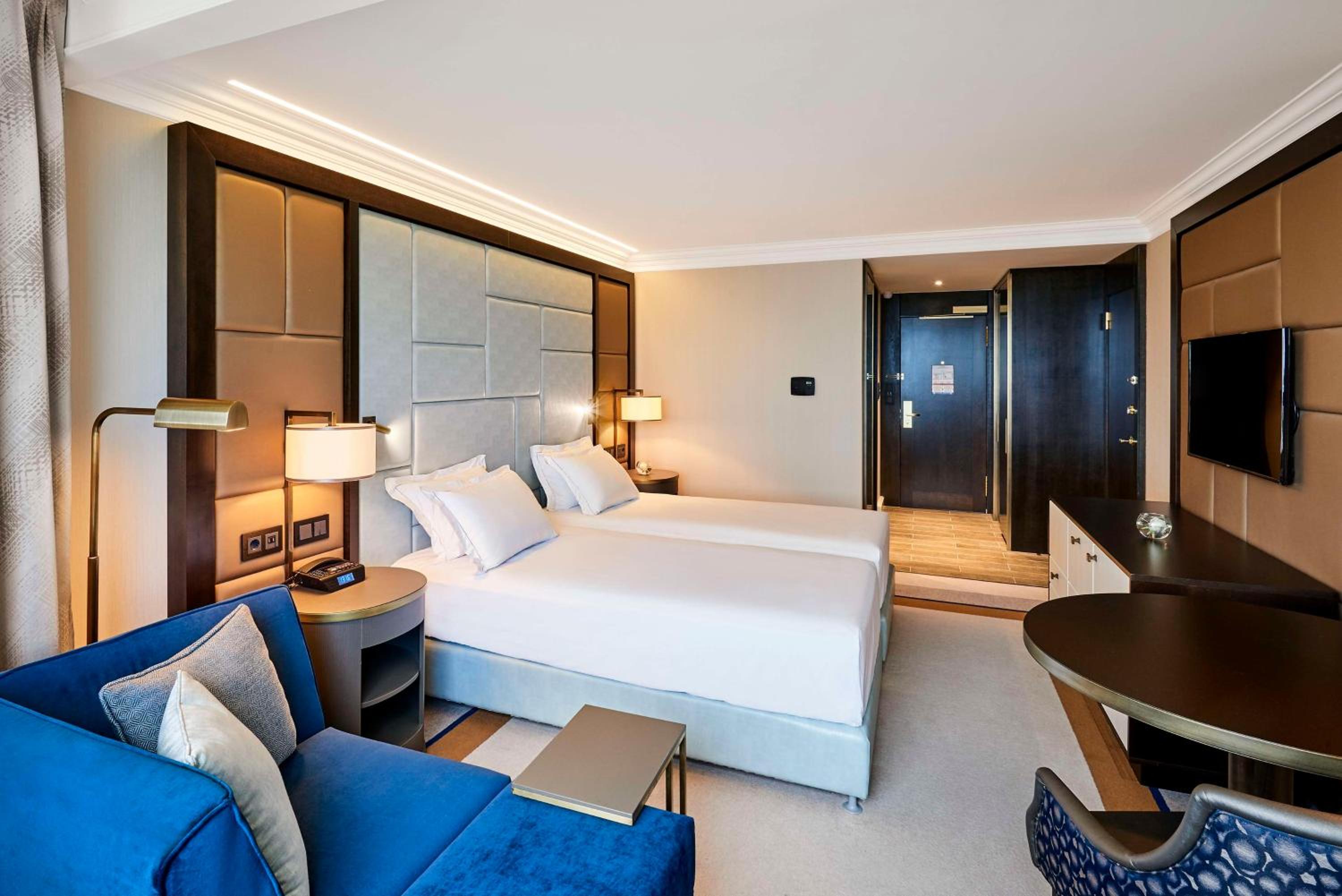 Twin Guest Room with Courtyard View - Photo 2