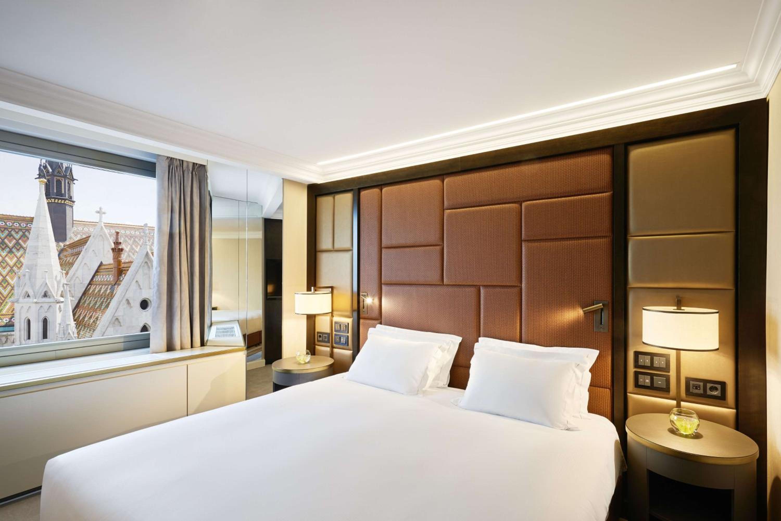 King Junior Suite with Danube River View