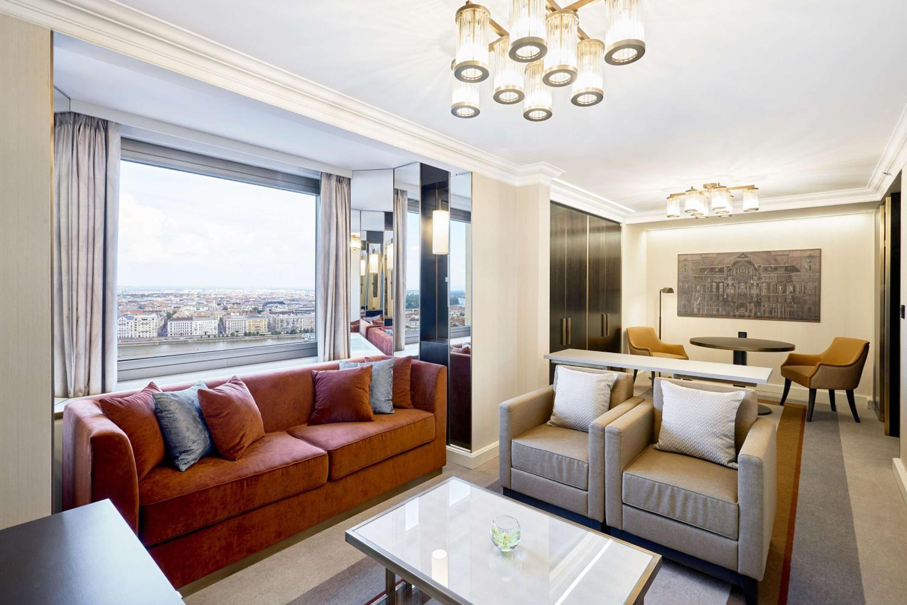 King Junior Suite with Danube River View