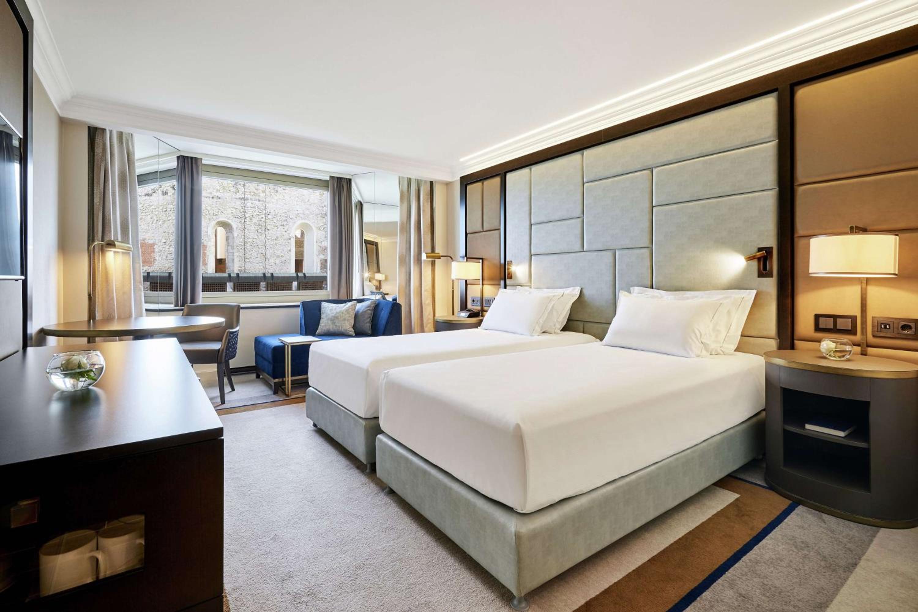 Twin Guest Room with Courtyard View - Photo 3