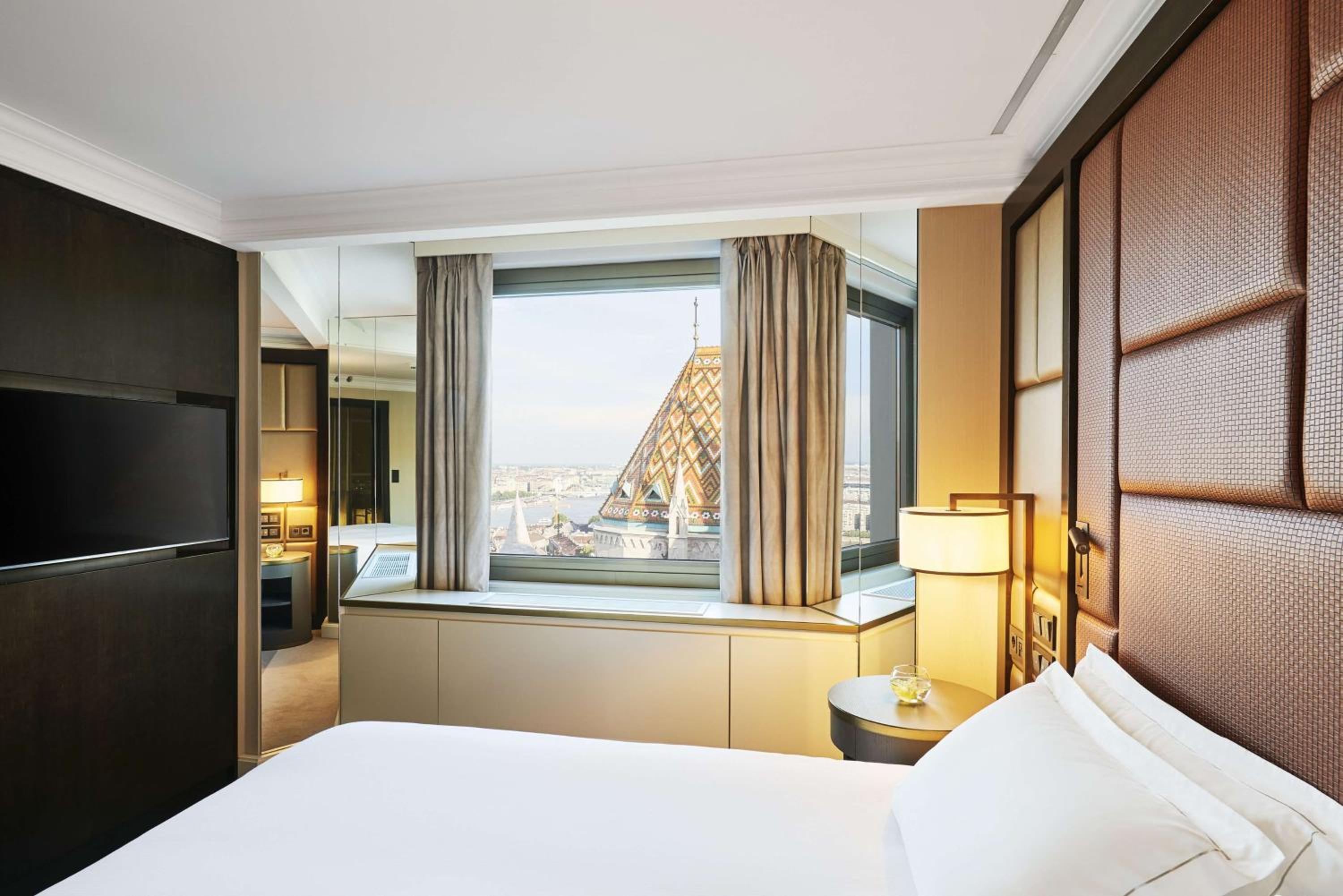 King Junior Suite with Danube River View