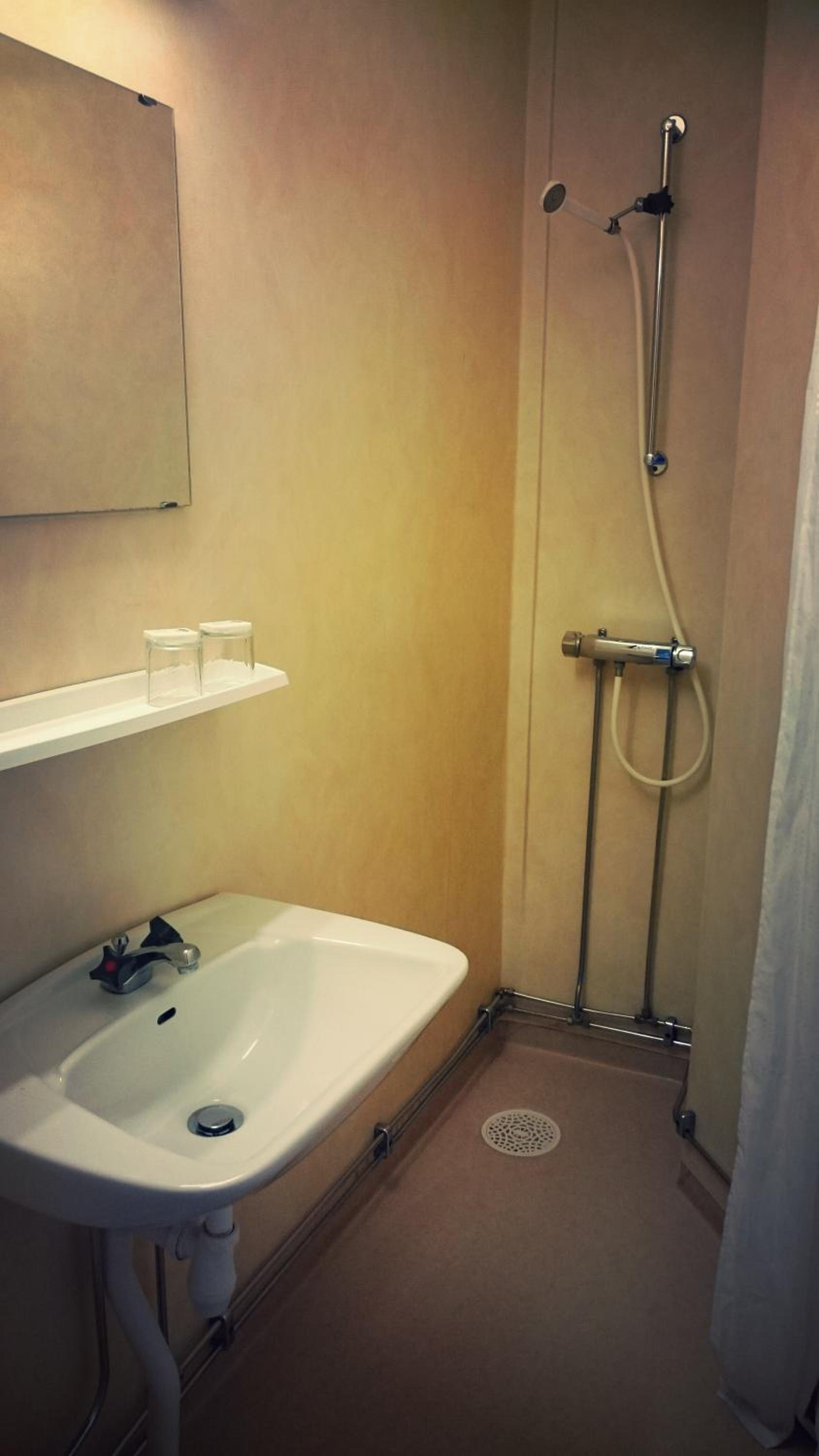 Twin Room with Garden View - Photo 6