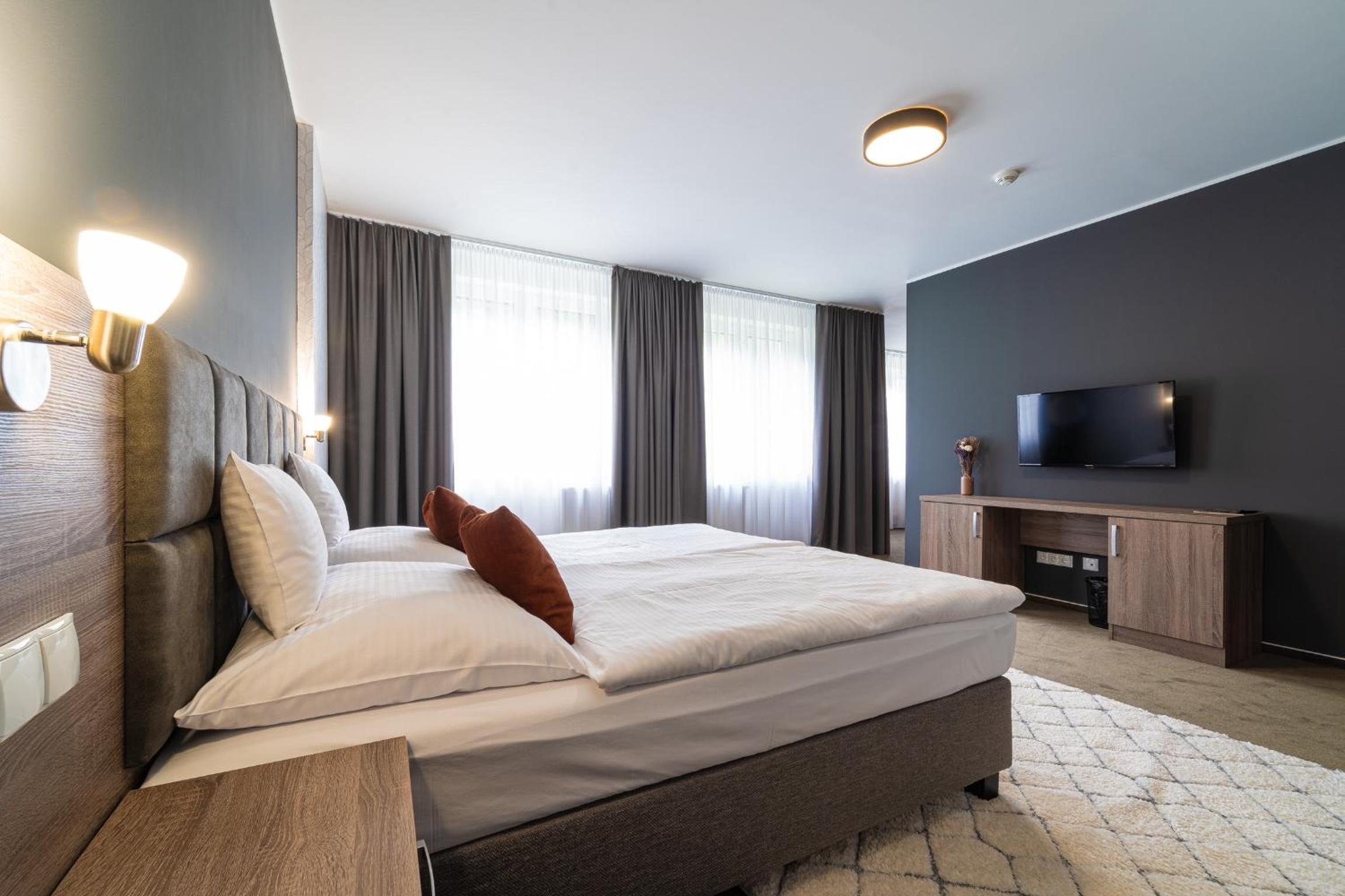 Deluxe Room - Photo 2