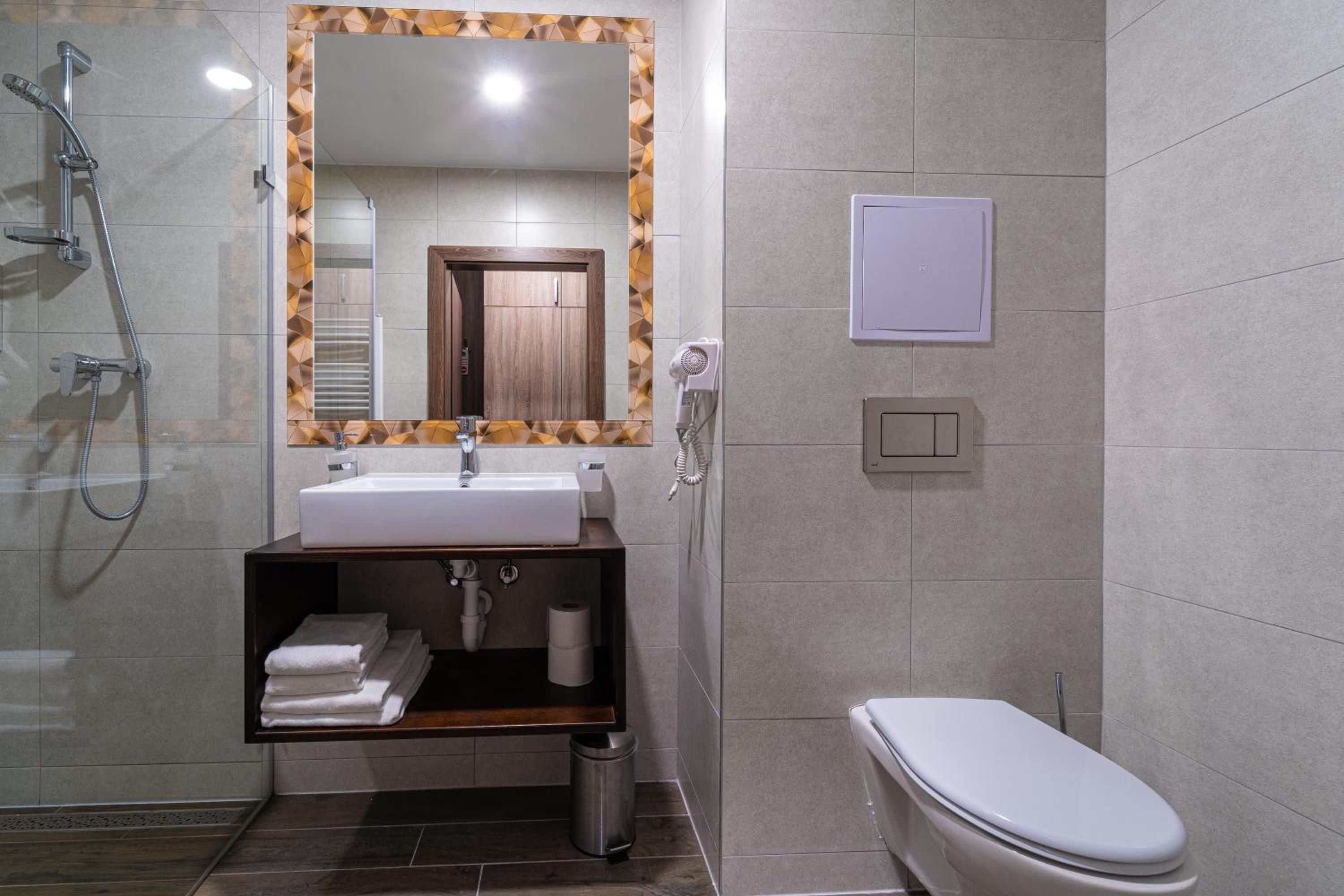 Double or Twin Room - Photo 2