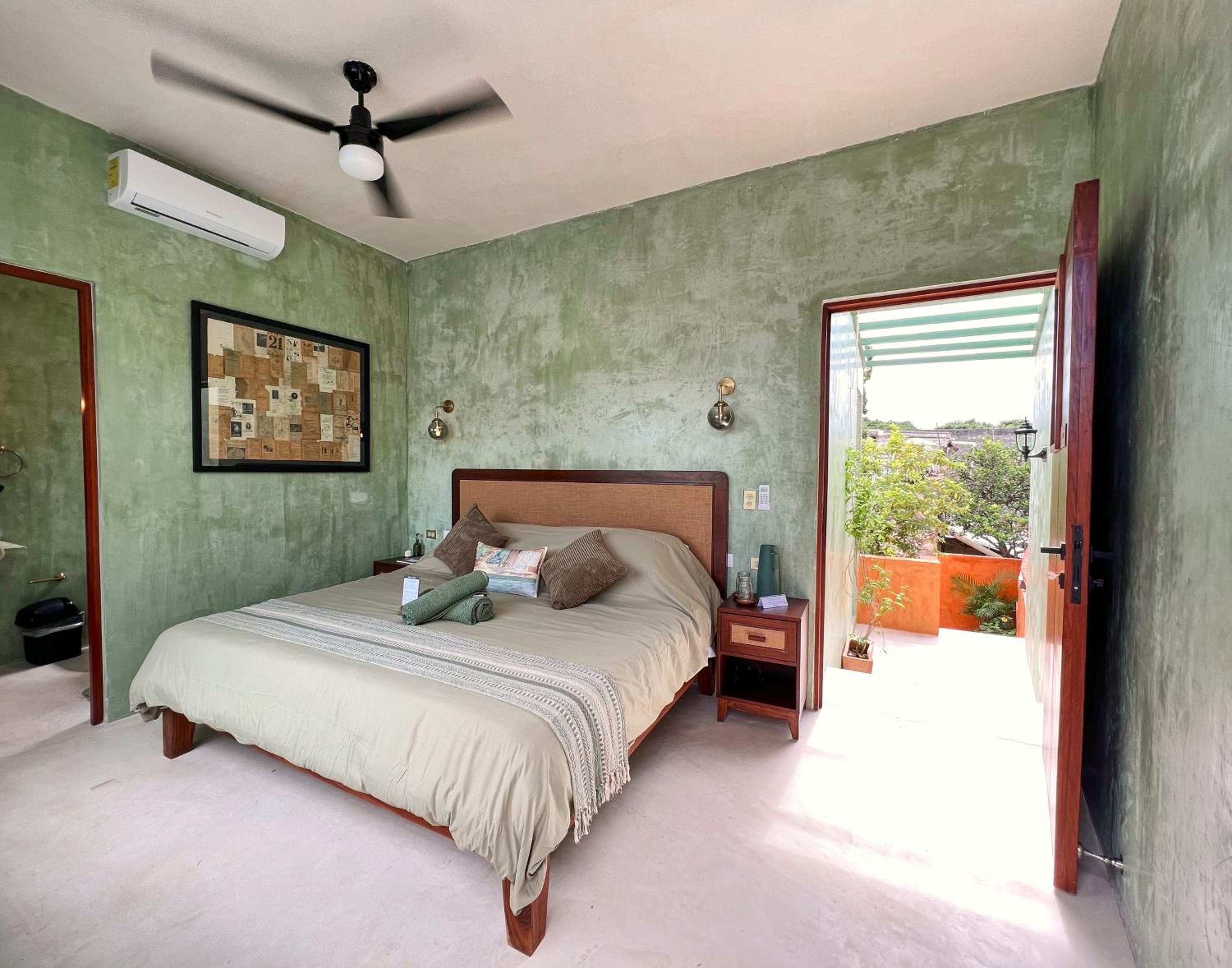 Deluxe King Room - Photo 5