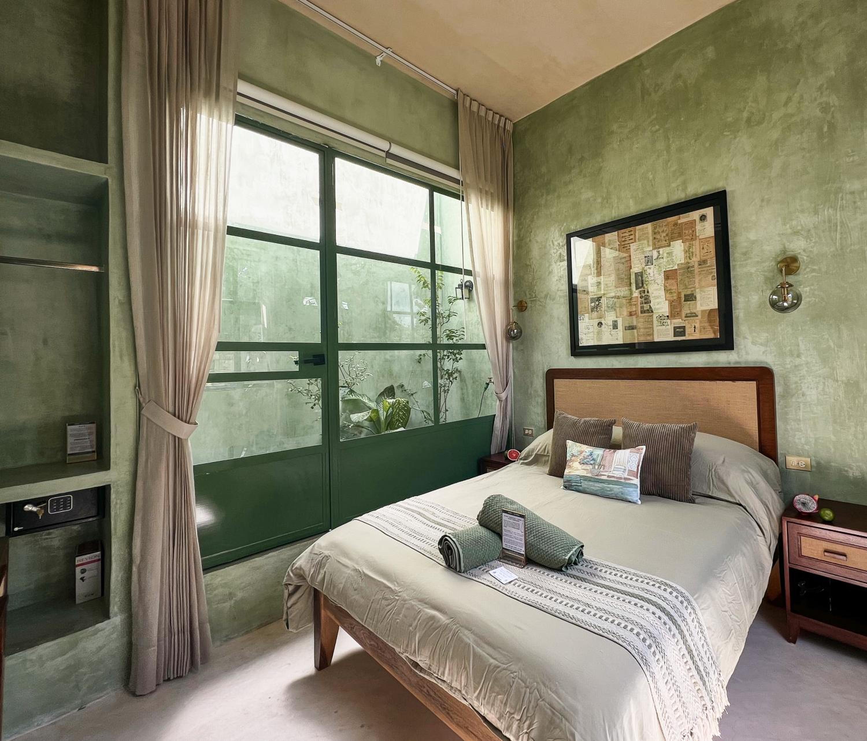 Deluxe Room - Photo 5