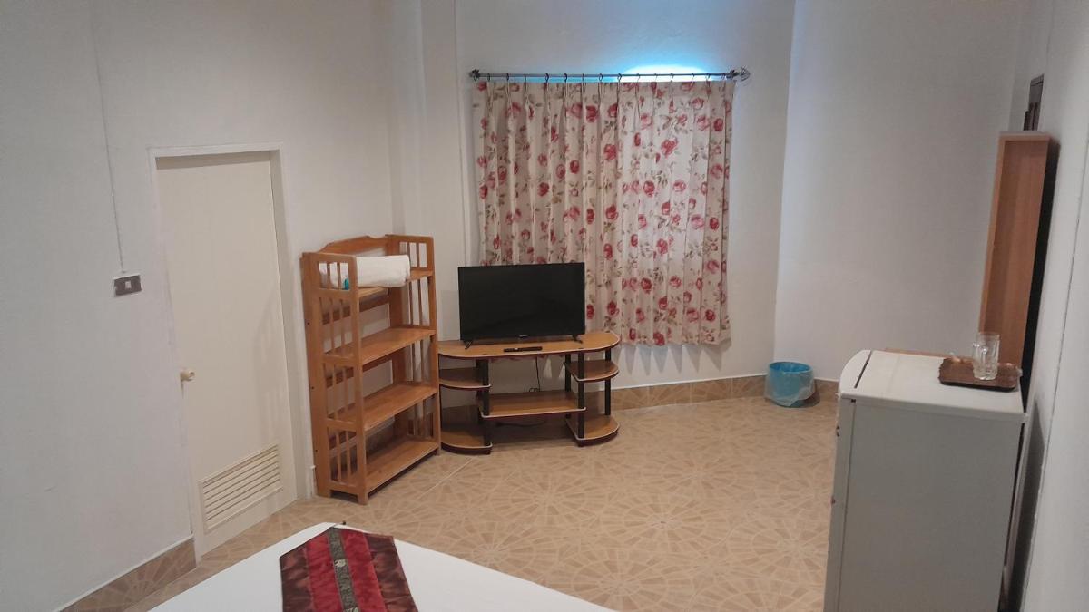 Queen Room photo 2