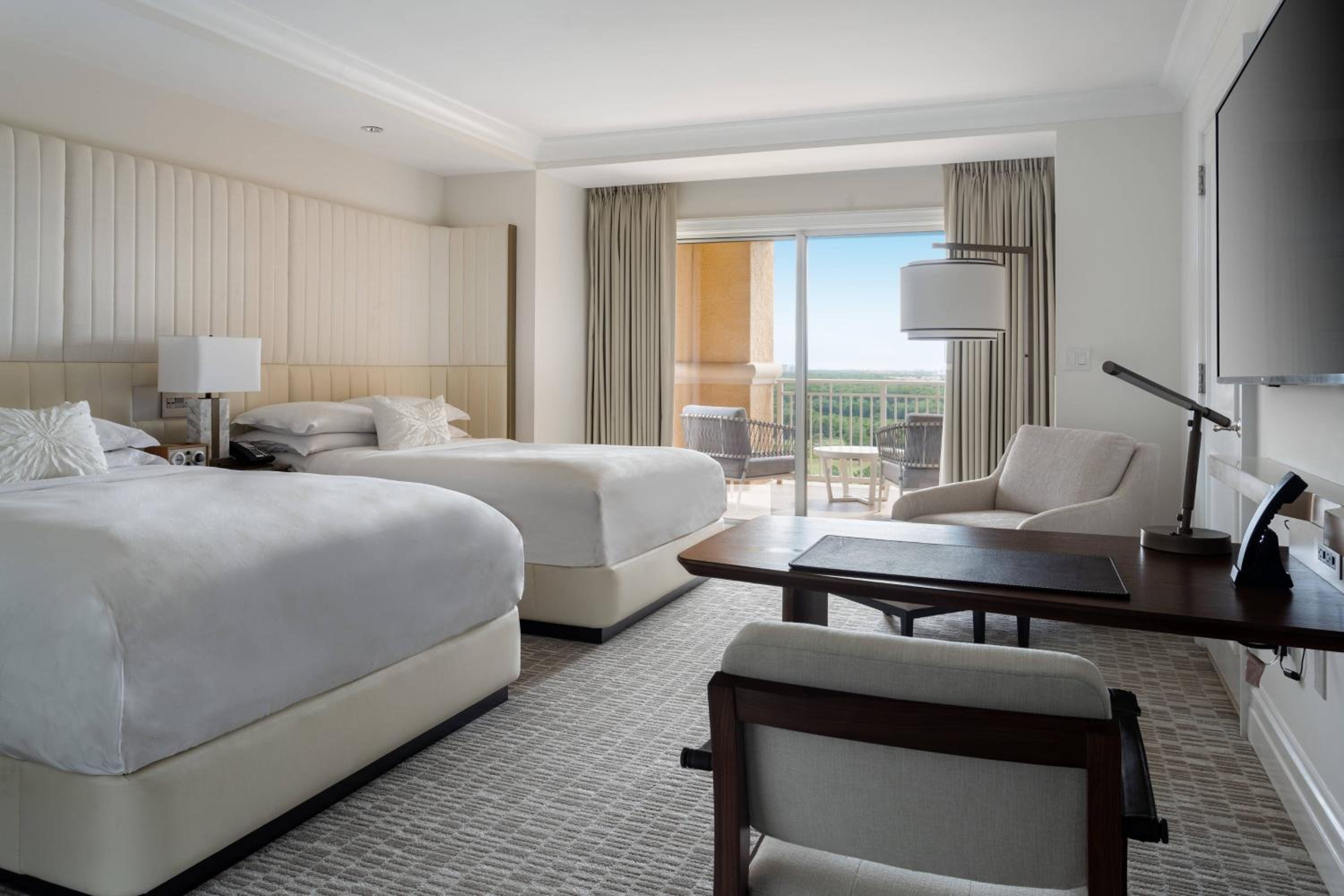 2 Queen Beds, Lakefront View, Pool View, Hearing Accessible Guest Room