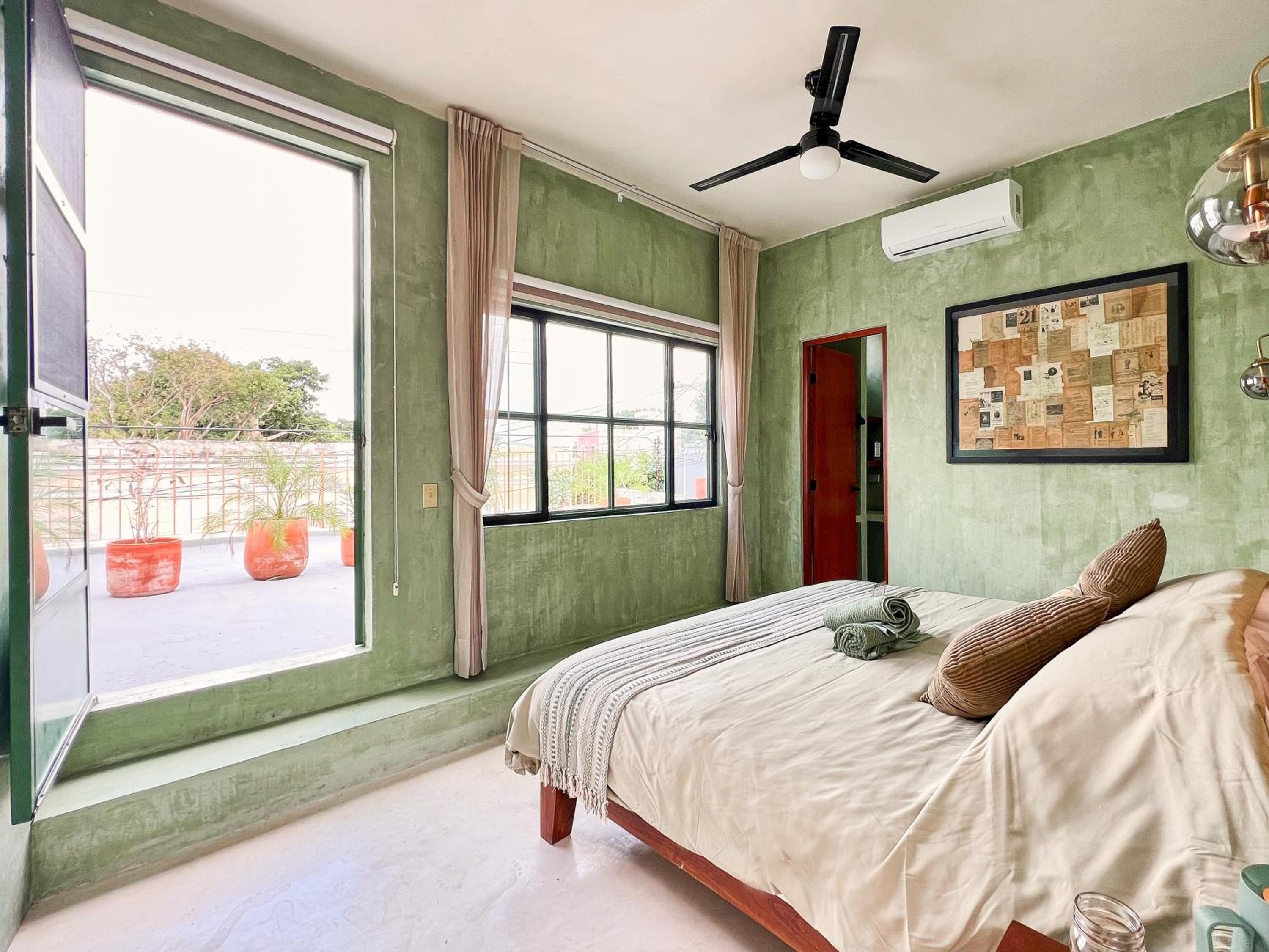 Deluxe King Room - Photo 1