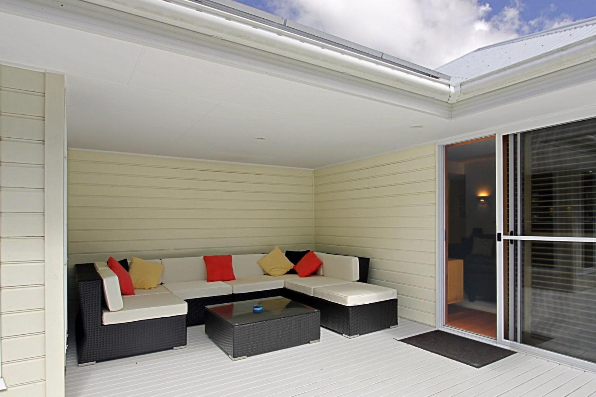 Three-Bedroom House photo 3
