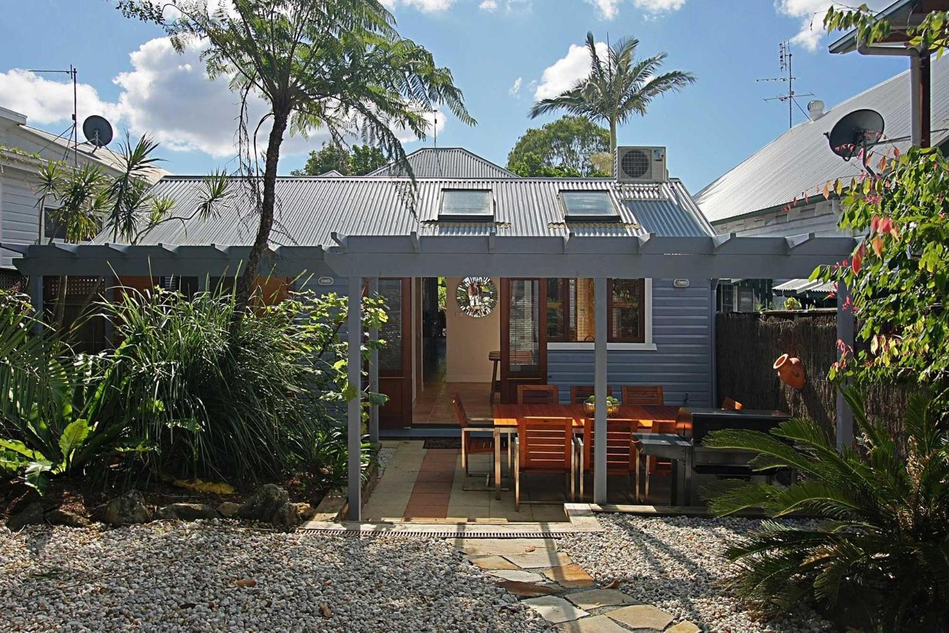 Three-Bedroom House photo 2