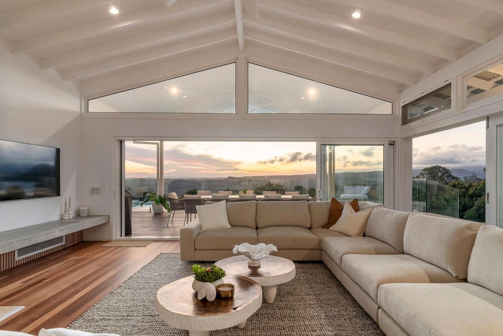 Six-Bedroom House photo 1