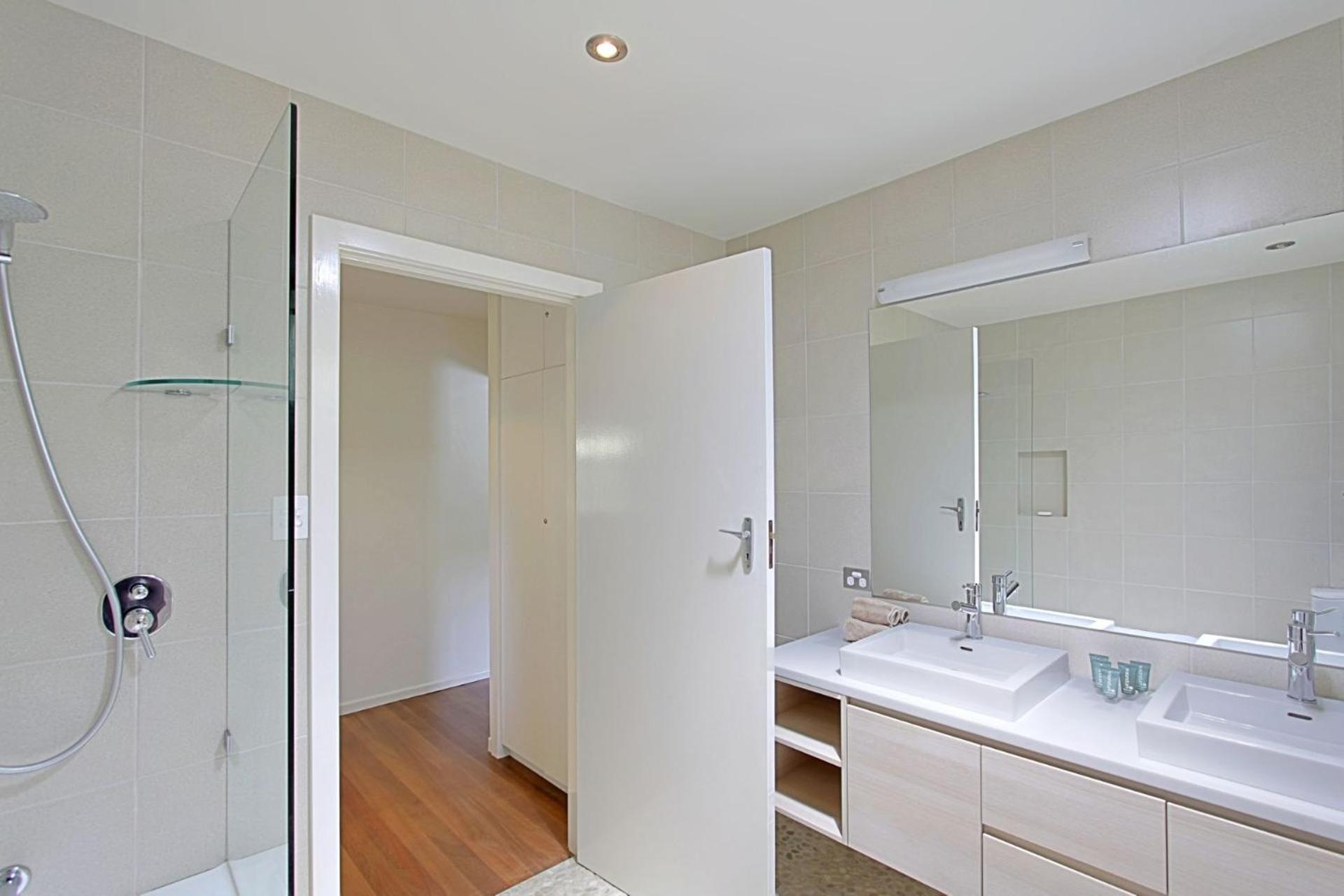 Three-Bedroom House photo 3