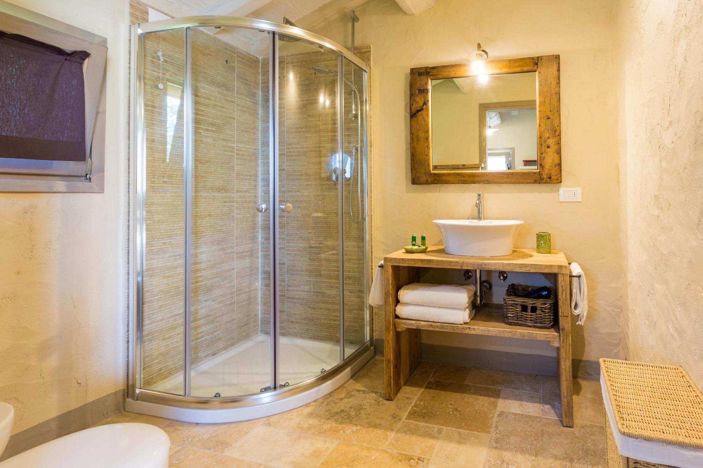 Suite - Photo 19