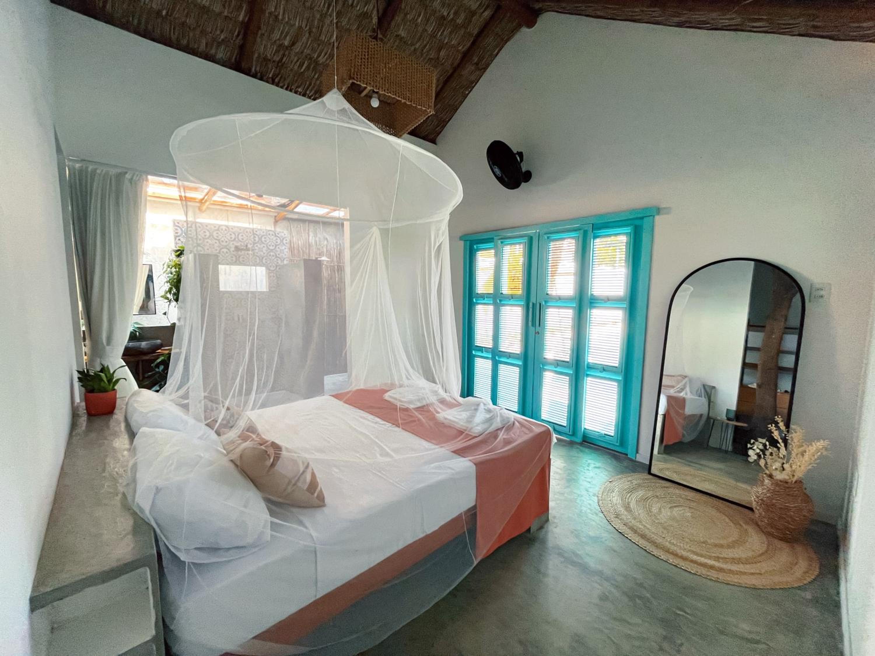 Queen Room with Pool View photo 2