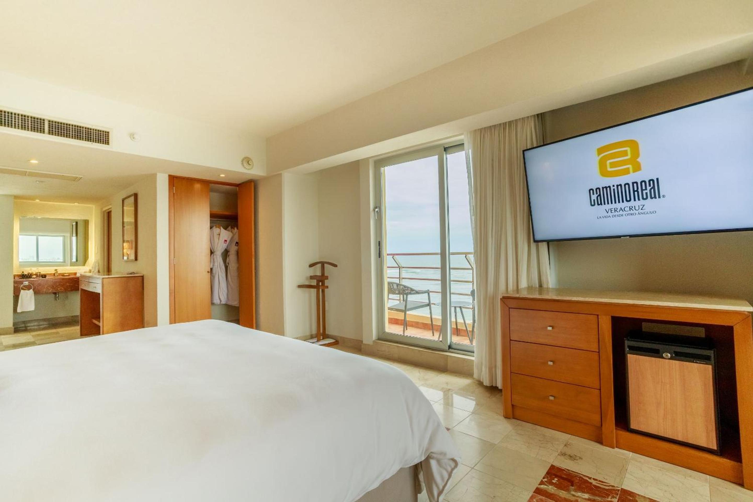 Junior Suite with Breakfast Buffet for 2 Adults - Photo 19