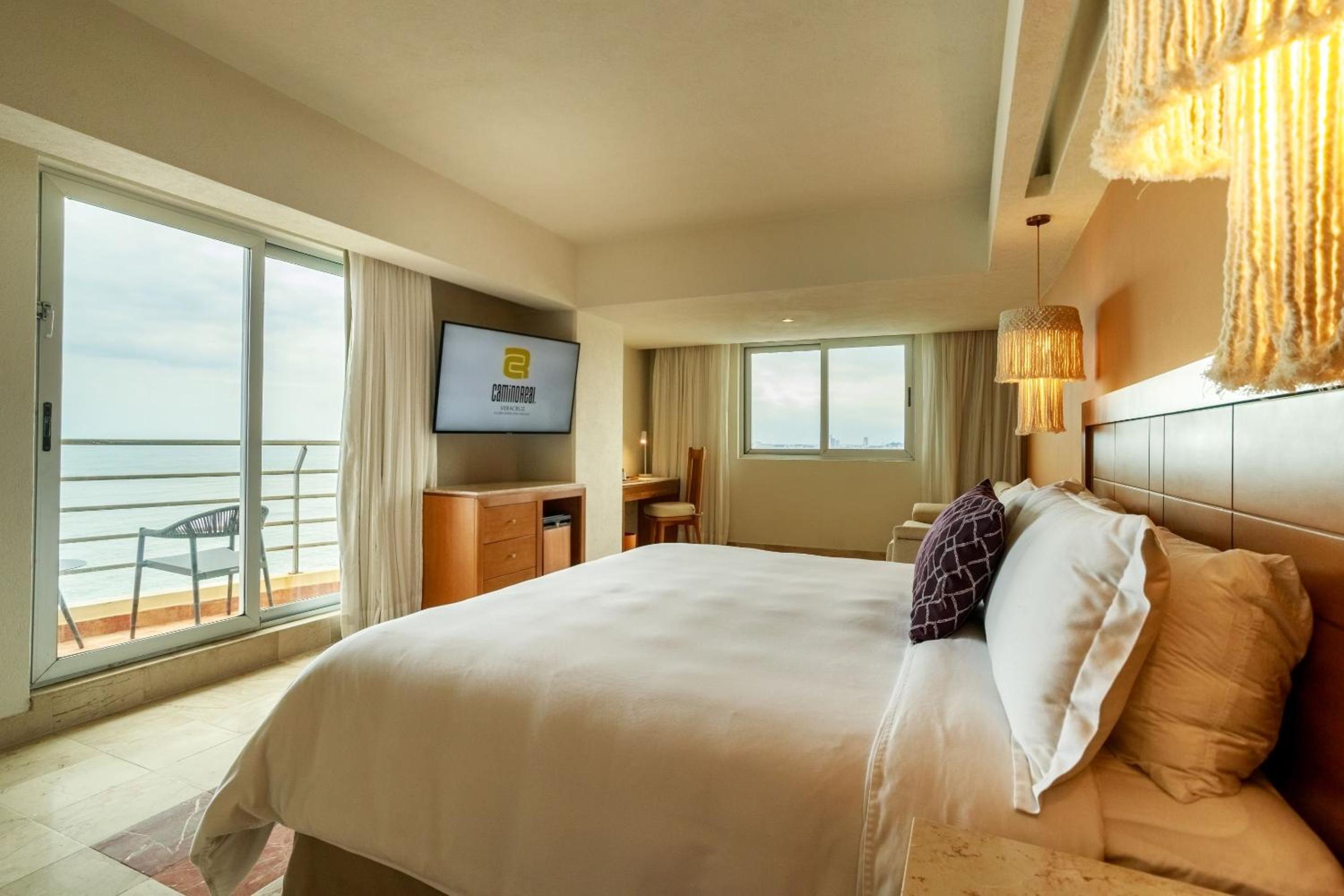Junior Suite with Breakfast Buffet for 2 Adults - Photo 16