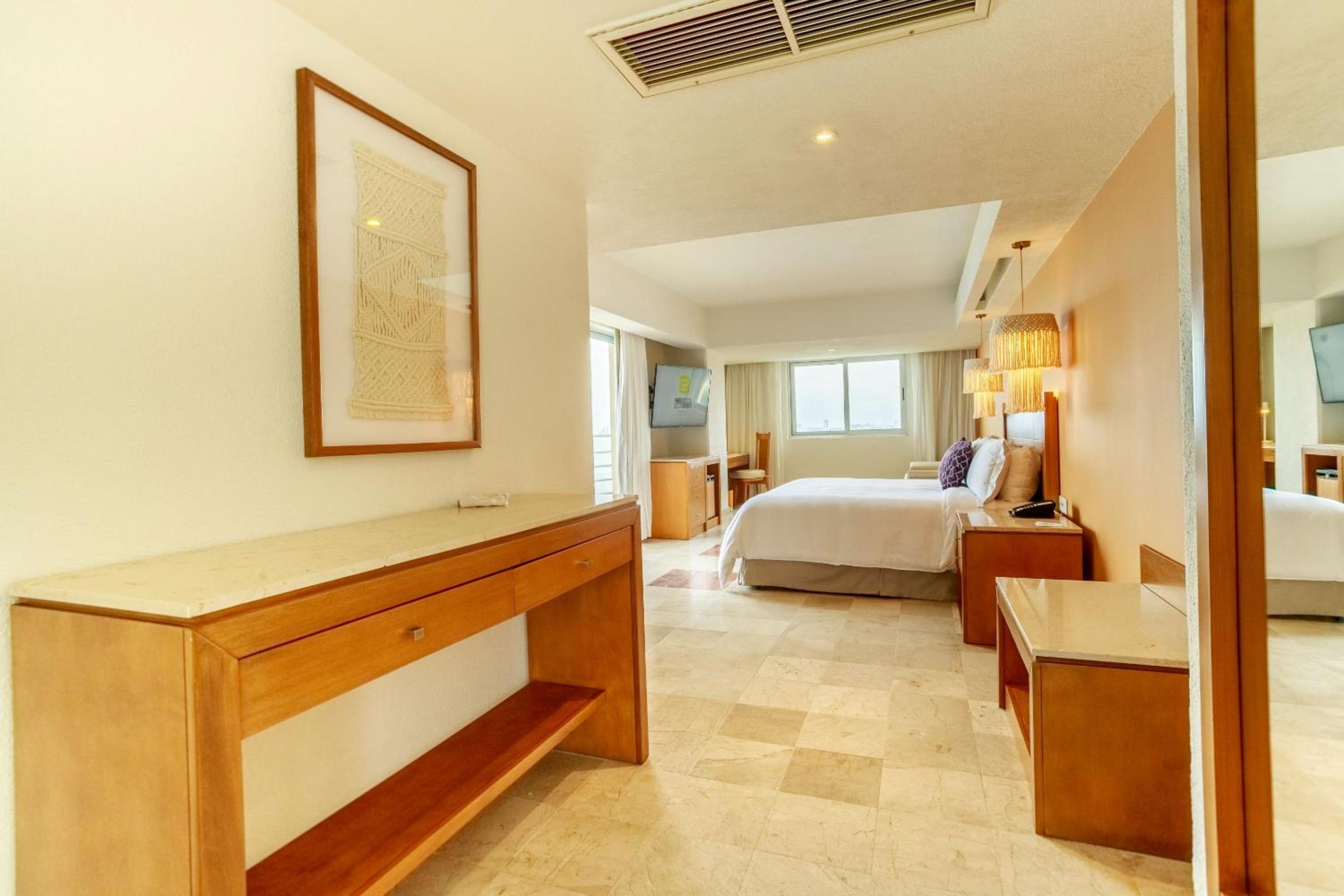 Junior Suite with Breakfast Buffet for 2 Adults - Photo 10