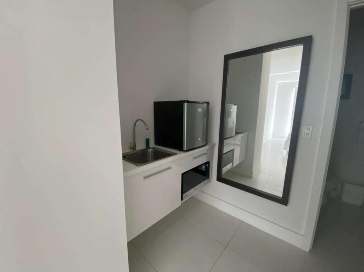 King Suite with Sofa Bed and Island View photo 3