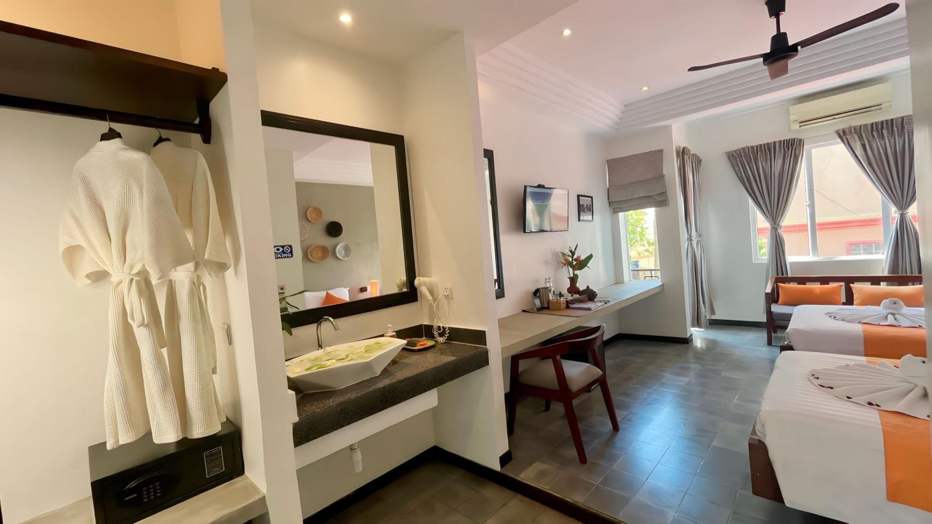 Cabana Twin With Balcony - Free Pick Up - Photo 10