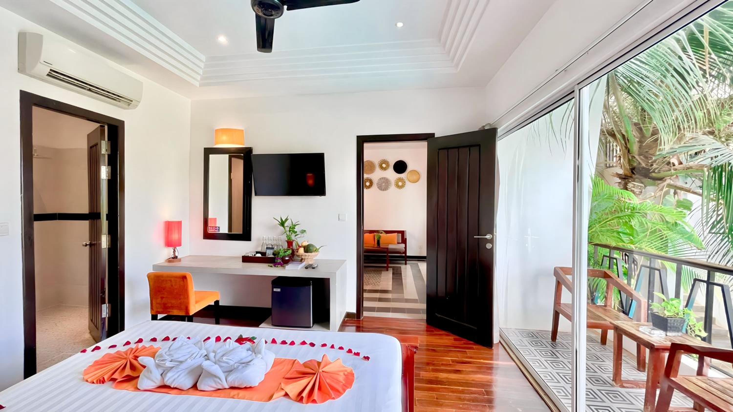 Super Family With Balcony Pool View- Free Pick Up - Photo 6