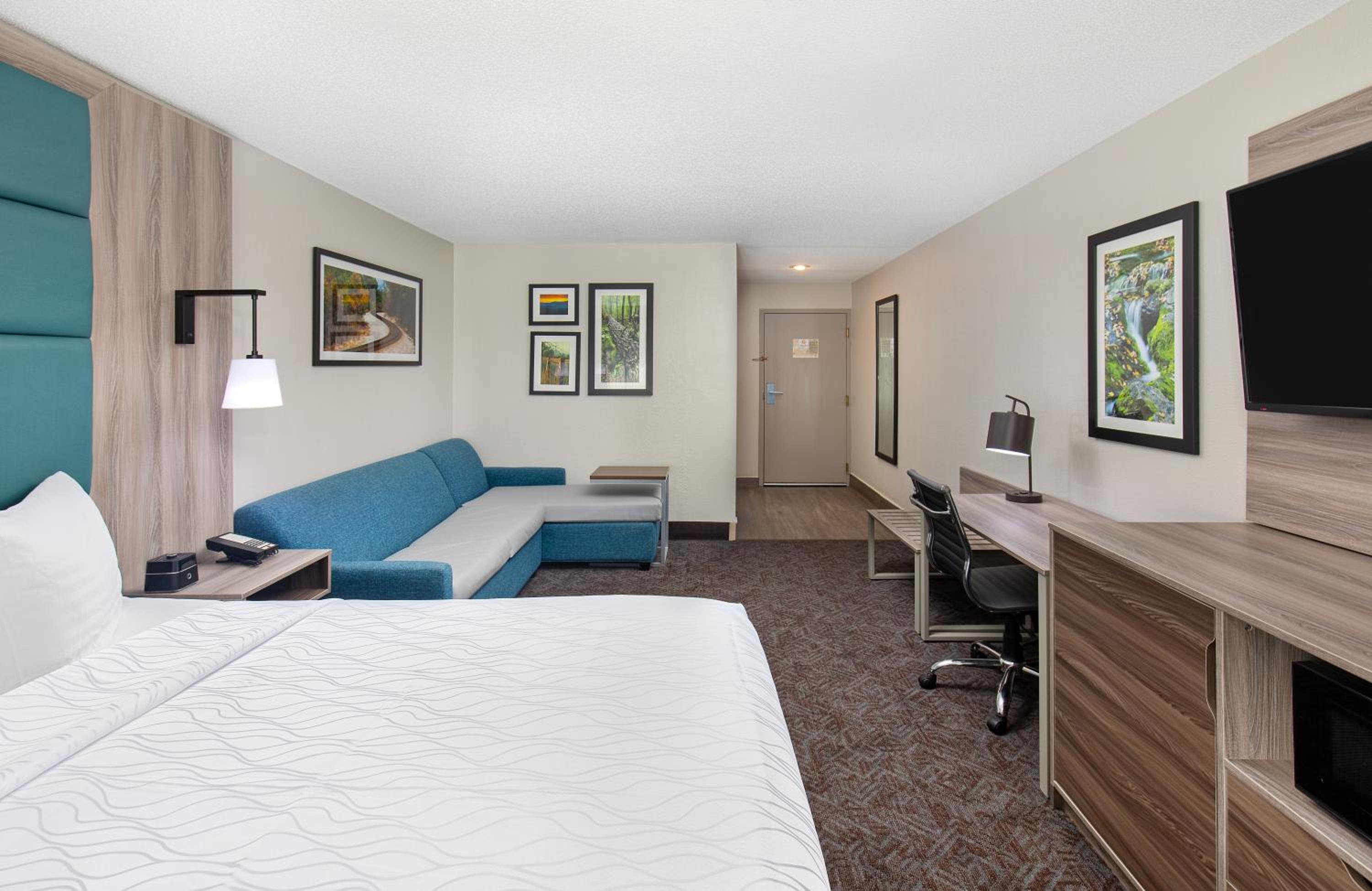 Deluxe King Room - Non-Smoking - Photo 4