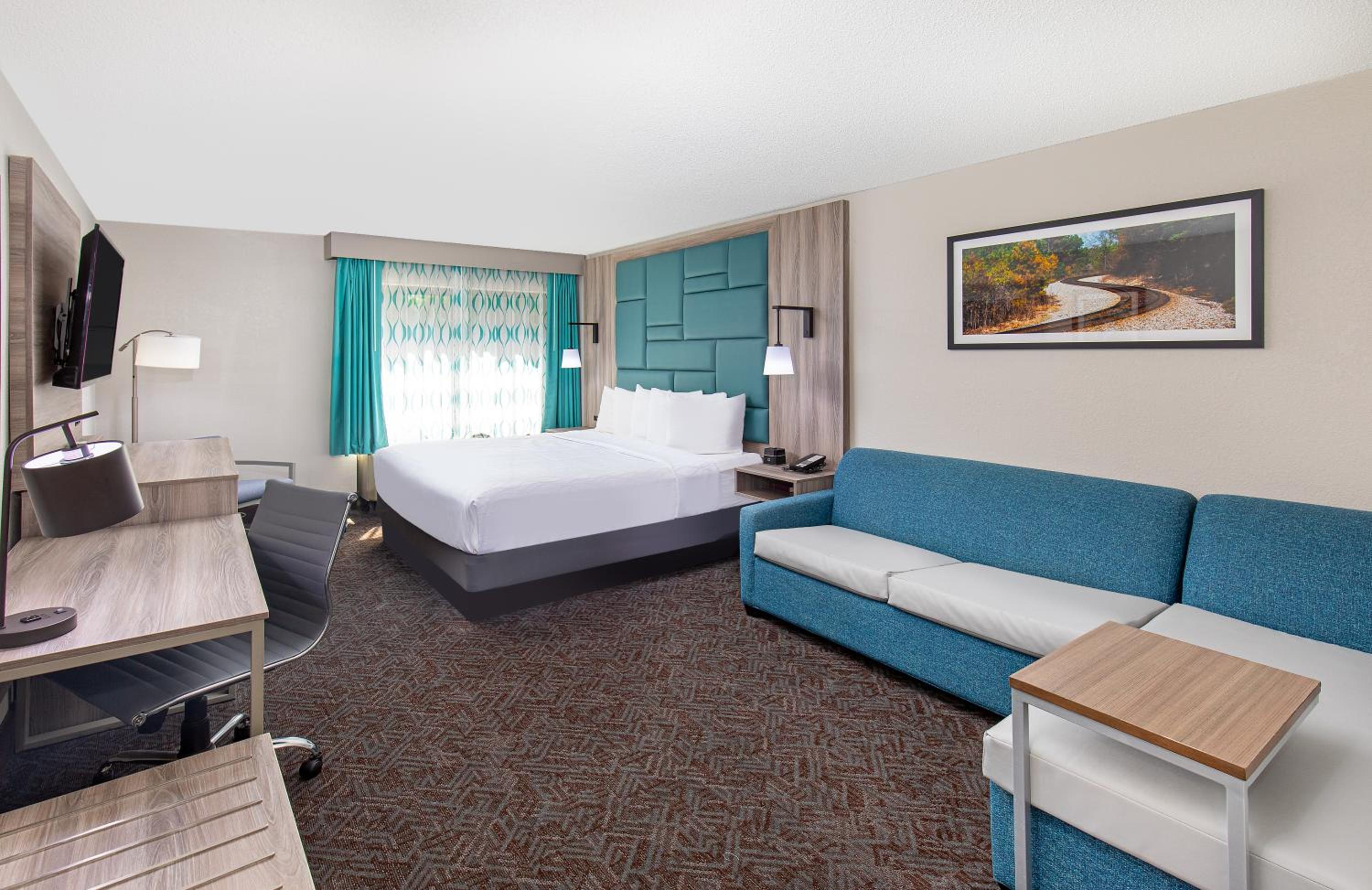 Deluxe King Room - Non-Smoking - Photo 1