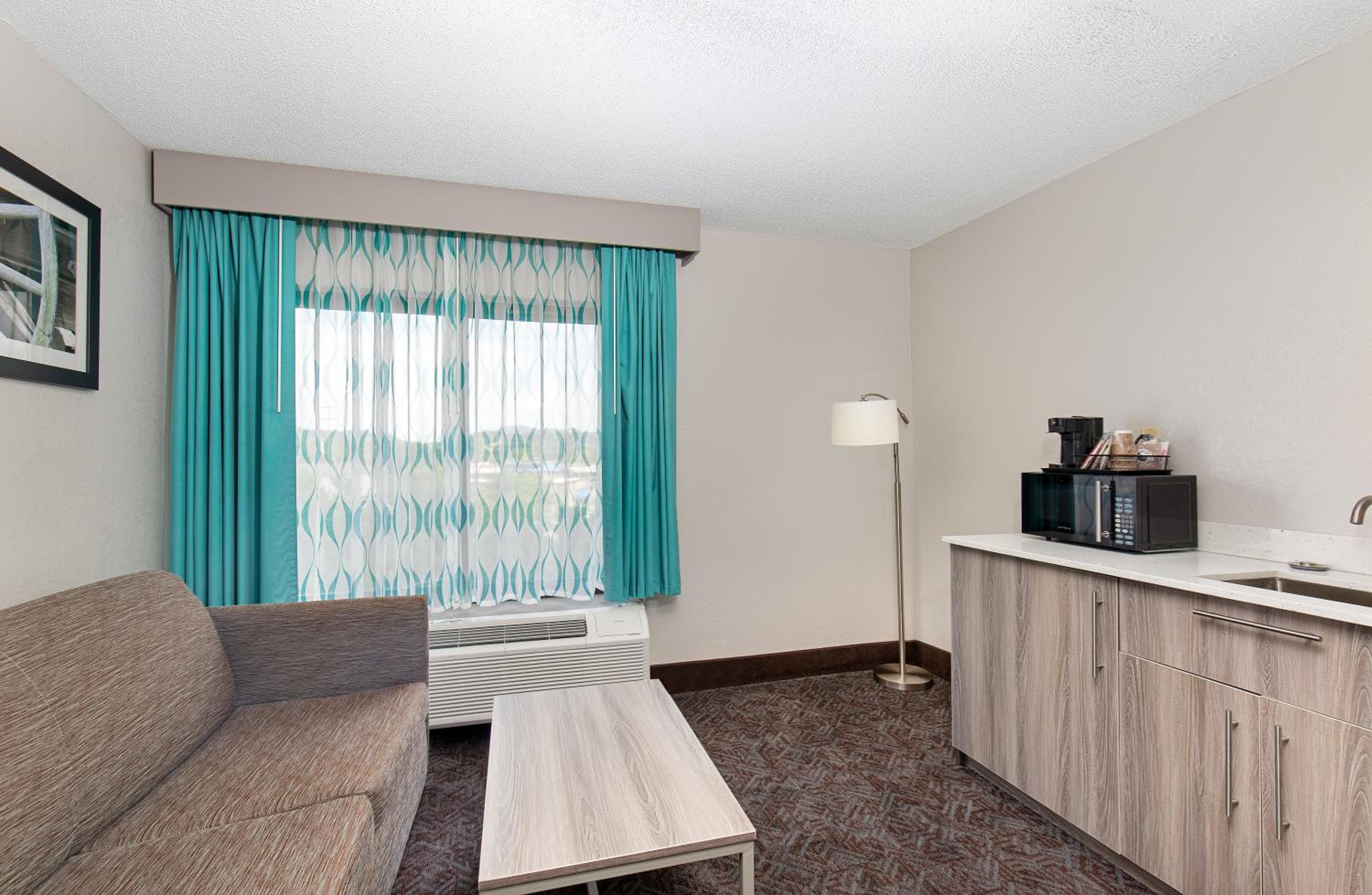 Executive King Room - Non-Smoking - Photo 2