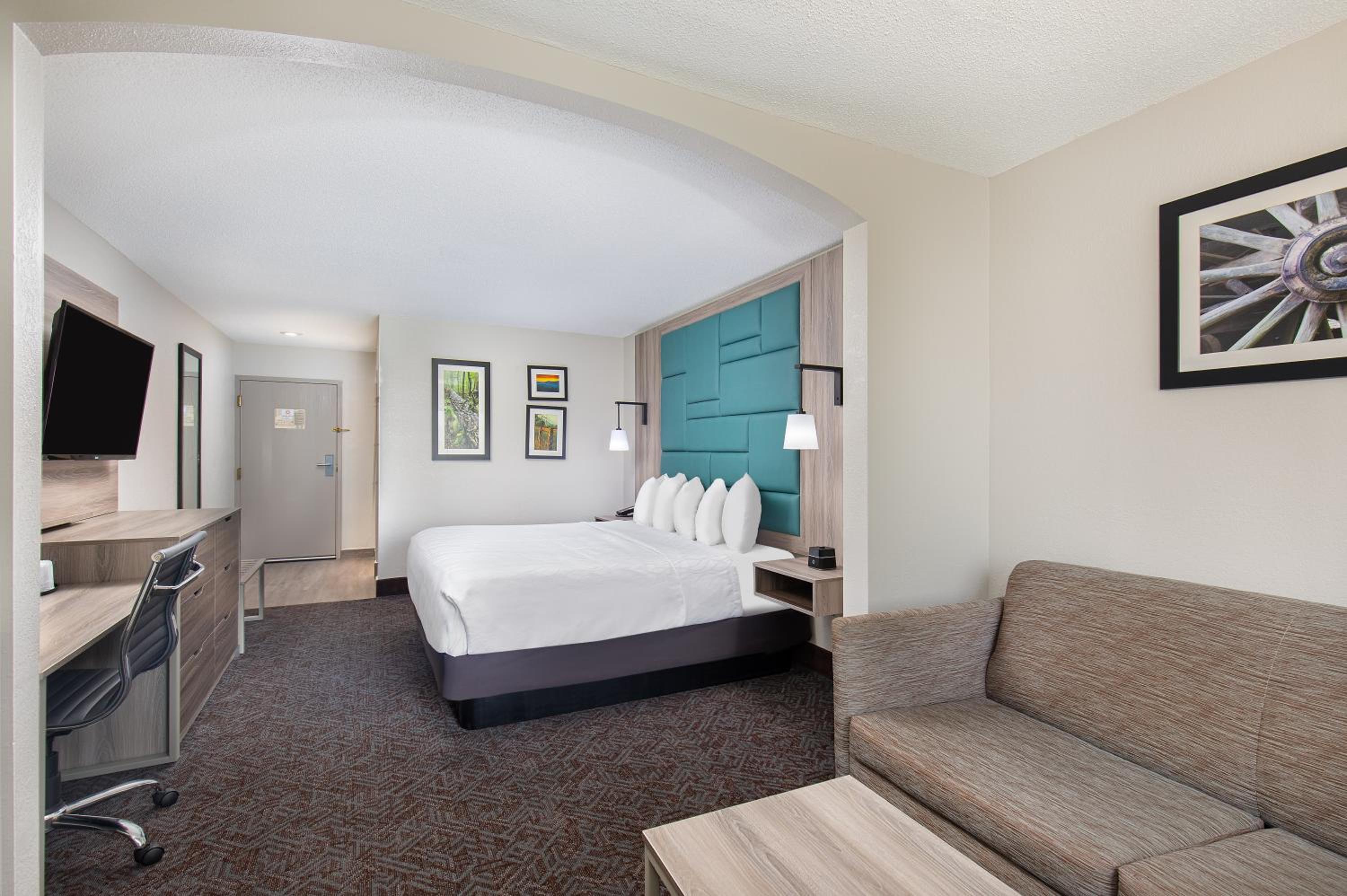 Executive King Room - Non-Smoking - Photo 3